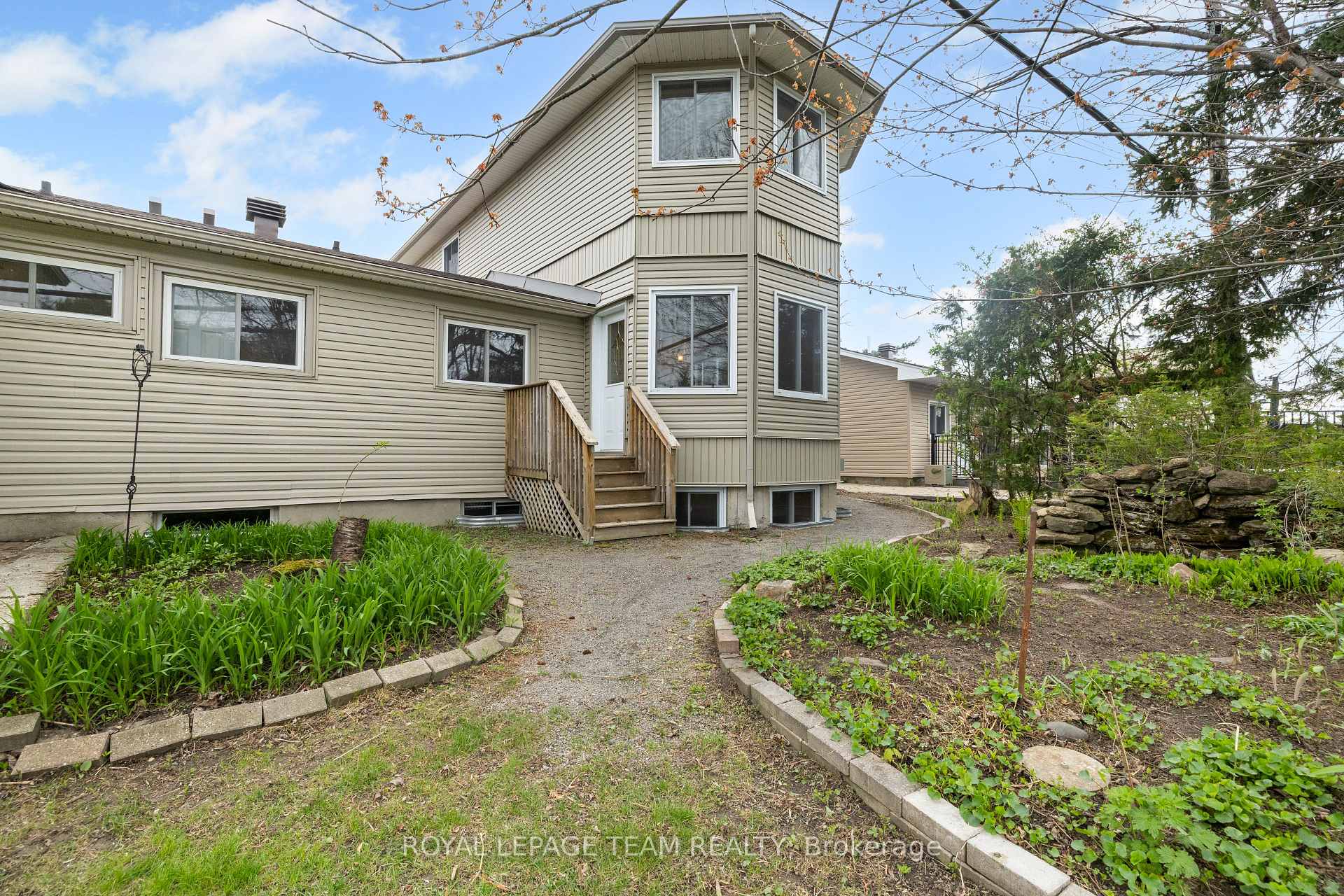 Photo 37 of 17 Cherrywood Drive, Ottawa, Arbeatha Park — HOMEH