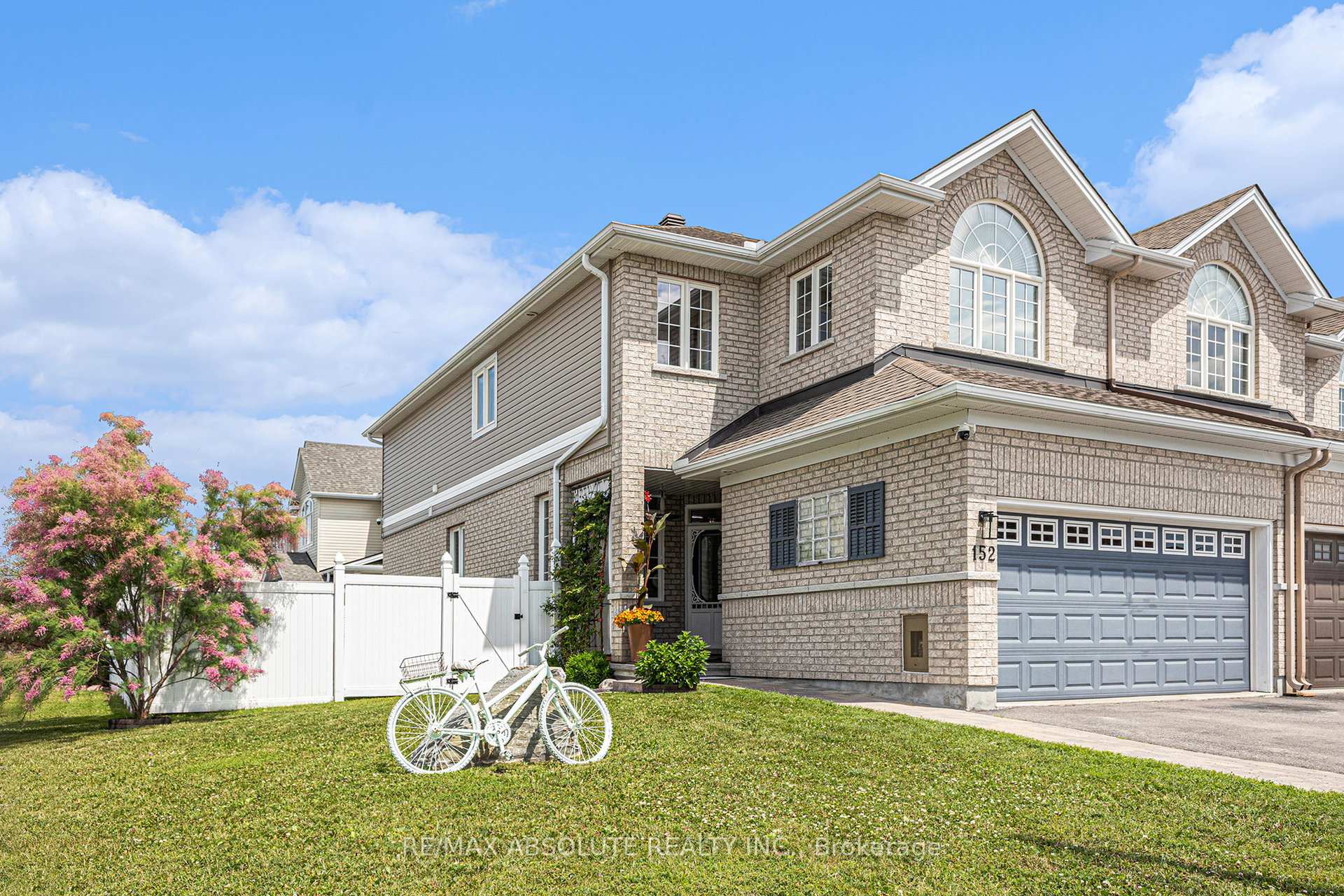Photo 2 of 152 Desmond Trudeau Drive, Arnprior — HOMEH
