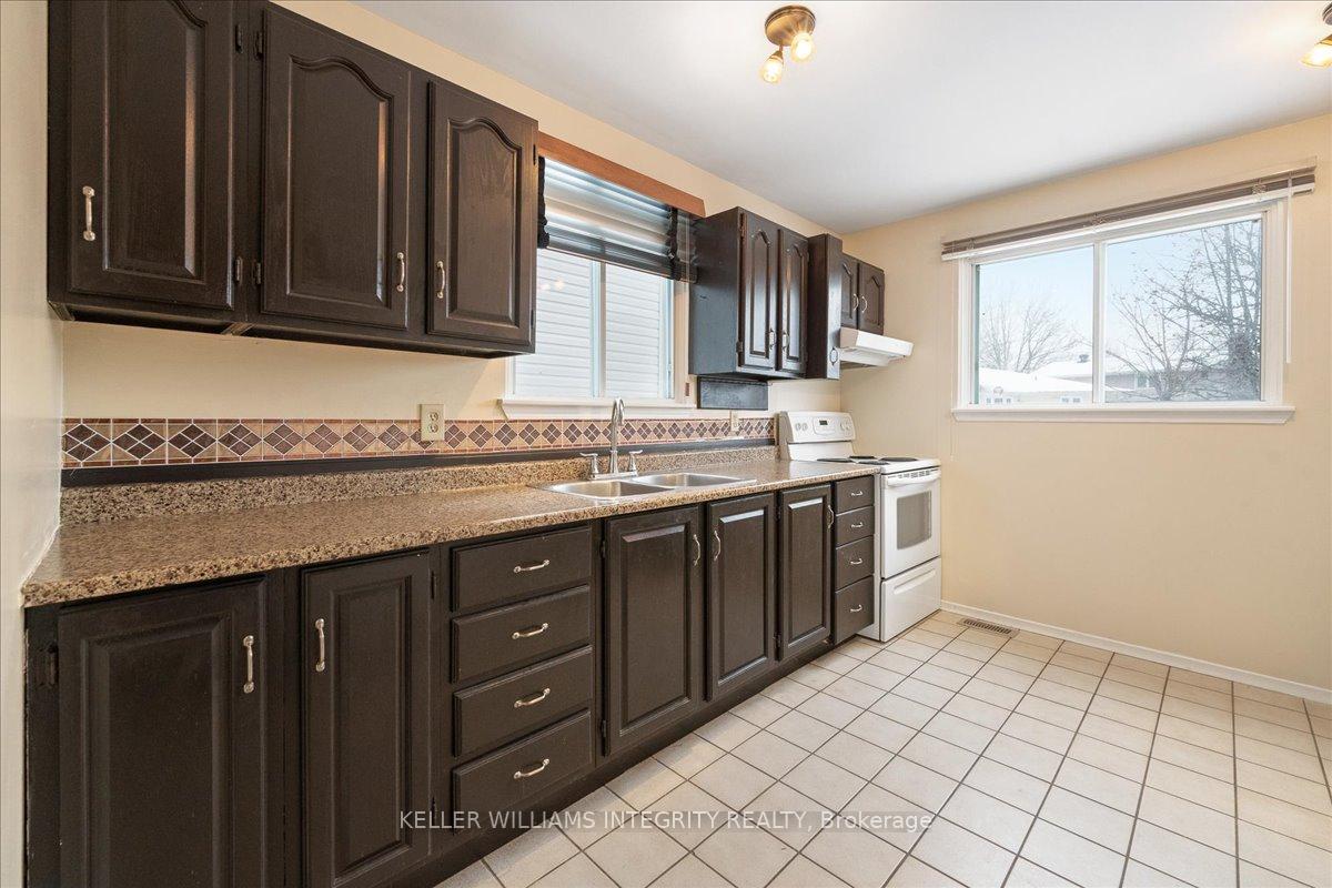 Photo 10 of 43 Valewood Crescent, Ottawa, Blackburn Hamlet — HOMEH