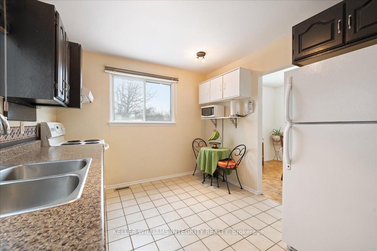 Photo 11 of 43 Valewood Crescent, Ottawa, Blackburn Hamlet — HOMEH