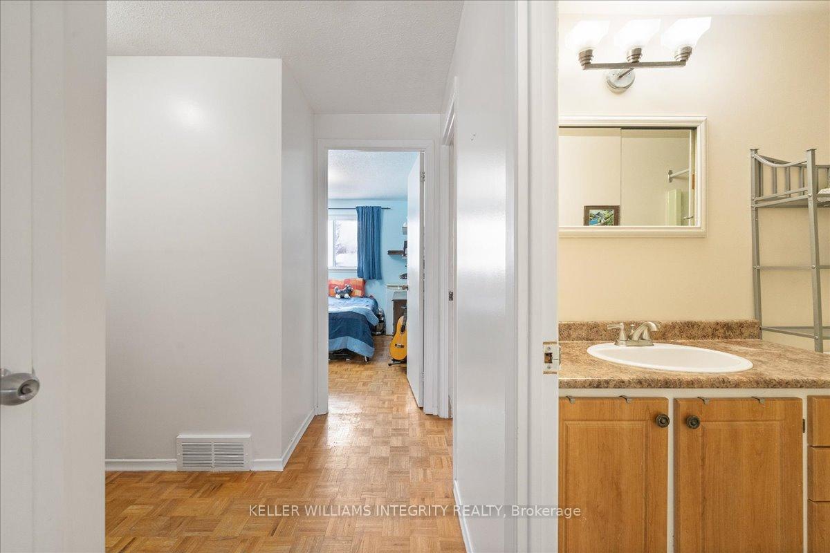 Photo 18 of 43 Valewood Crescent, Ottawa, Blackburn Hamlet — HOMEH
