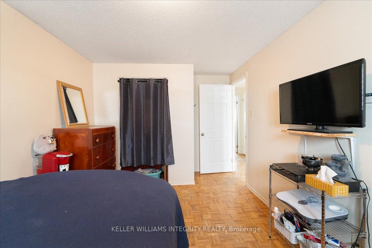 Photo 23 of 43 Valewood Crescent, Ottawa, Blackburn Hamlet — HOMEH