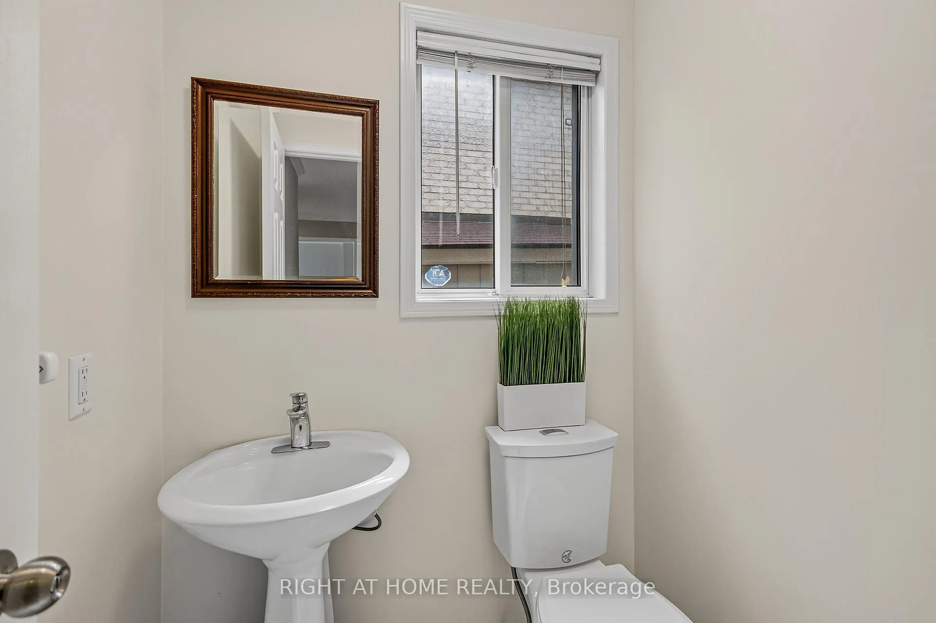 Photo 5 of 59 Kingsridge Road, Barrie, Bayshore — HOMEH