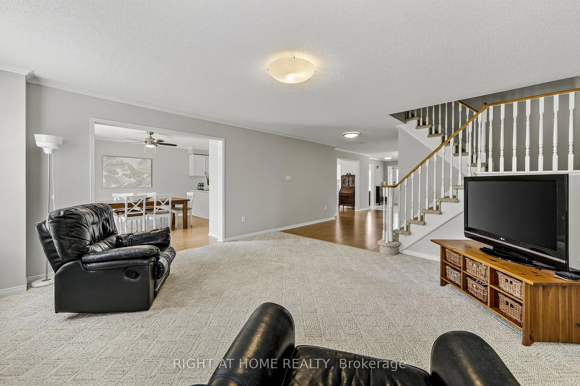 Photo 7 of 59 Kingsridge Road, Barrie, Bayshore — HOMEH