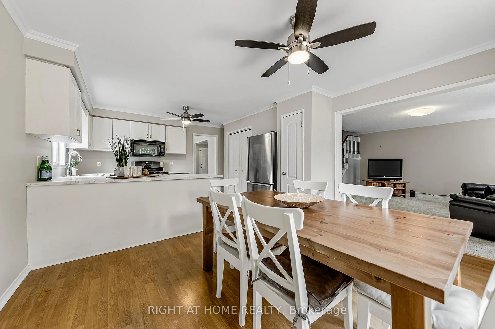 Photo 10 of 59 Kingsridge Road, Barrie, Bayshore — HOMEH