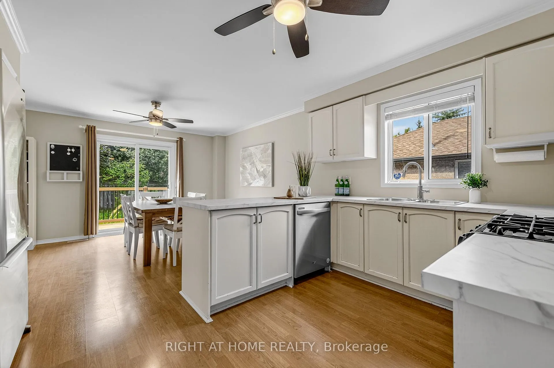 Photo 13 of 59 Kingsridge Road, Barrie, Bayshore — HOMEH