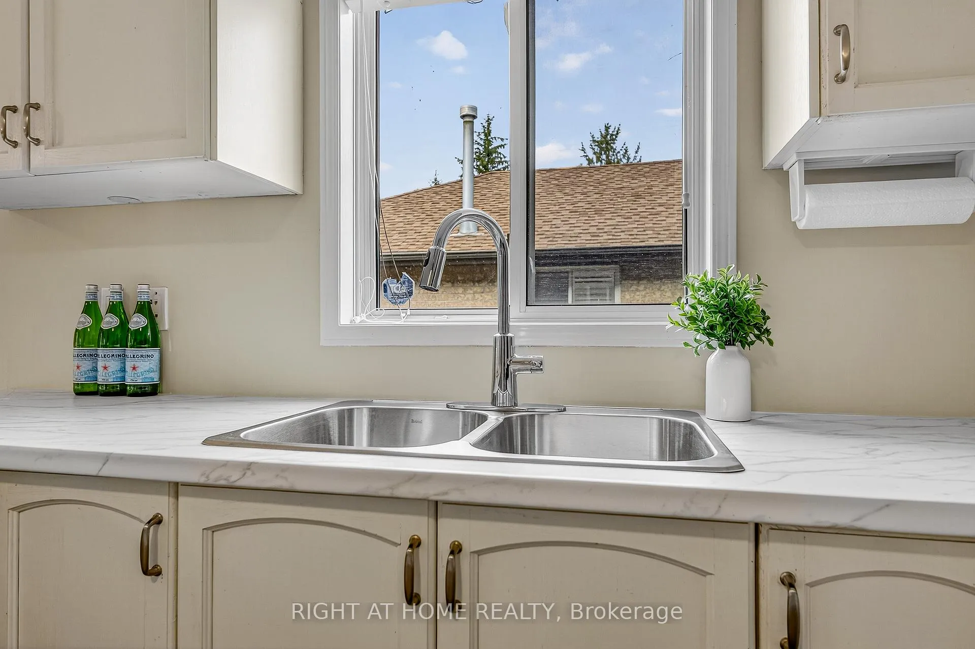 Photo 14 of 59 Kingsridge Road, Barrie, Bayshore — HOMEH