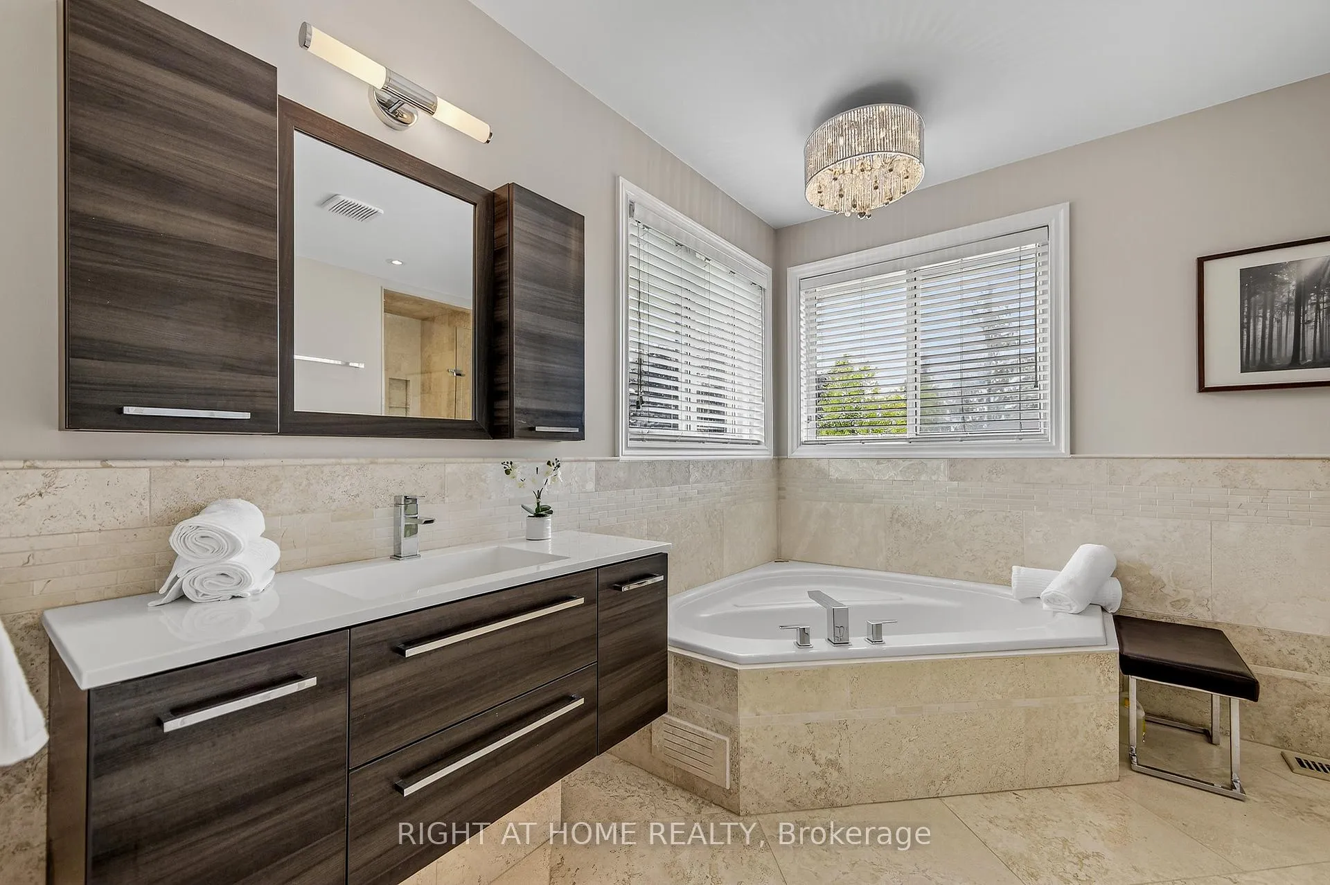 Photo 21 of 59 Kingsridge Road, Barrie, Bayshore — HOMEH