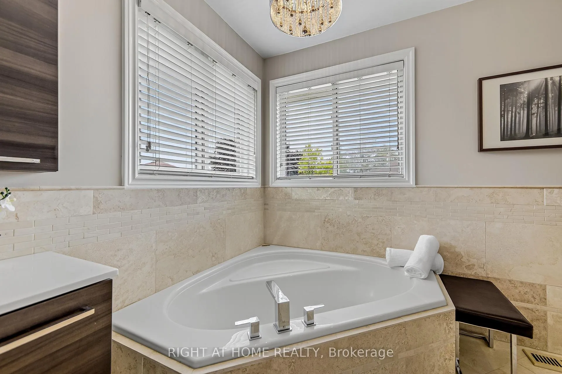 Photo 22 of 59 Kingsridge Road, Barrie, Bayshore — HOMEH