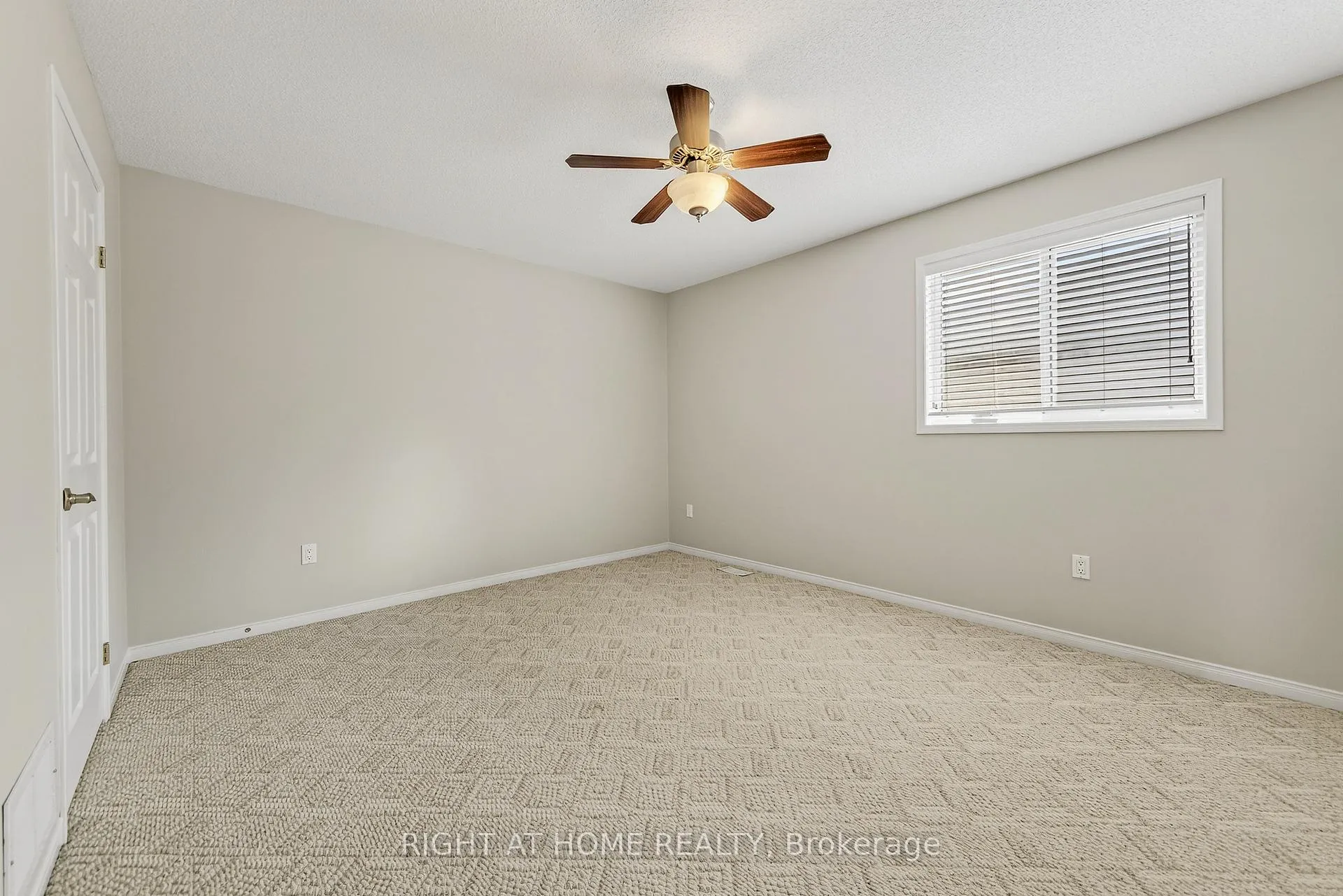 Photo 26 of 59 Kingsridge Road, Barrie, Bayshore — HOMEH