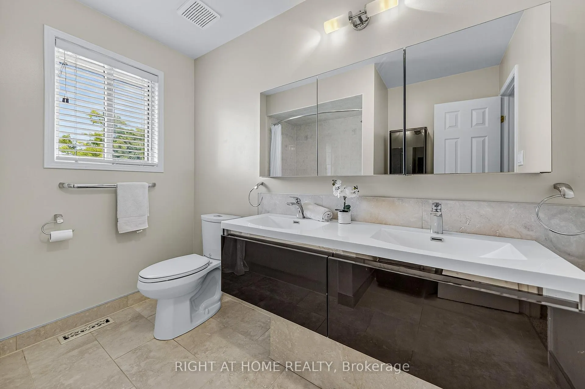 Photo 30 of 59 Kingsridge Road, Barrie, Bayshore — HOMEH