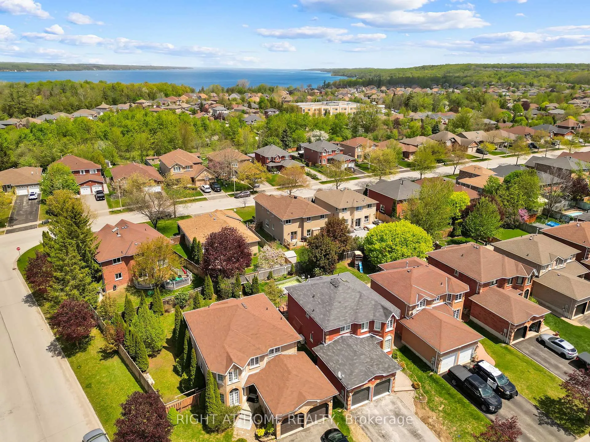 Photo 41 of 59 Kingsridge Road, Barrie, Bayshore — HOMEH