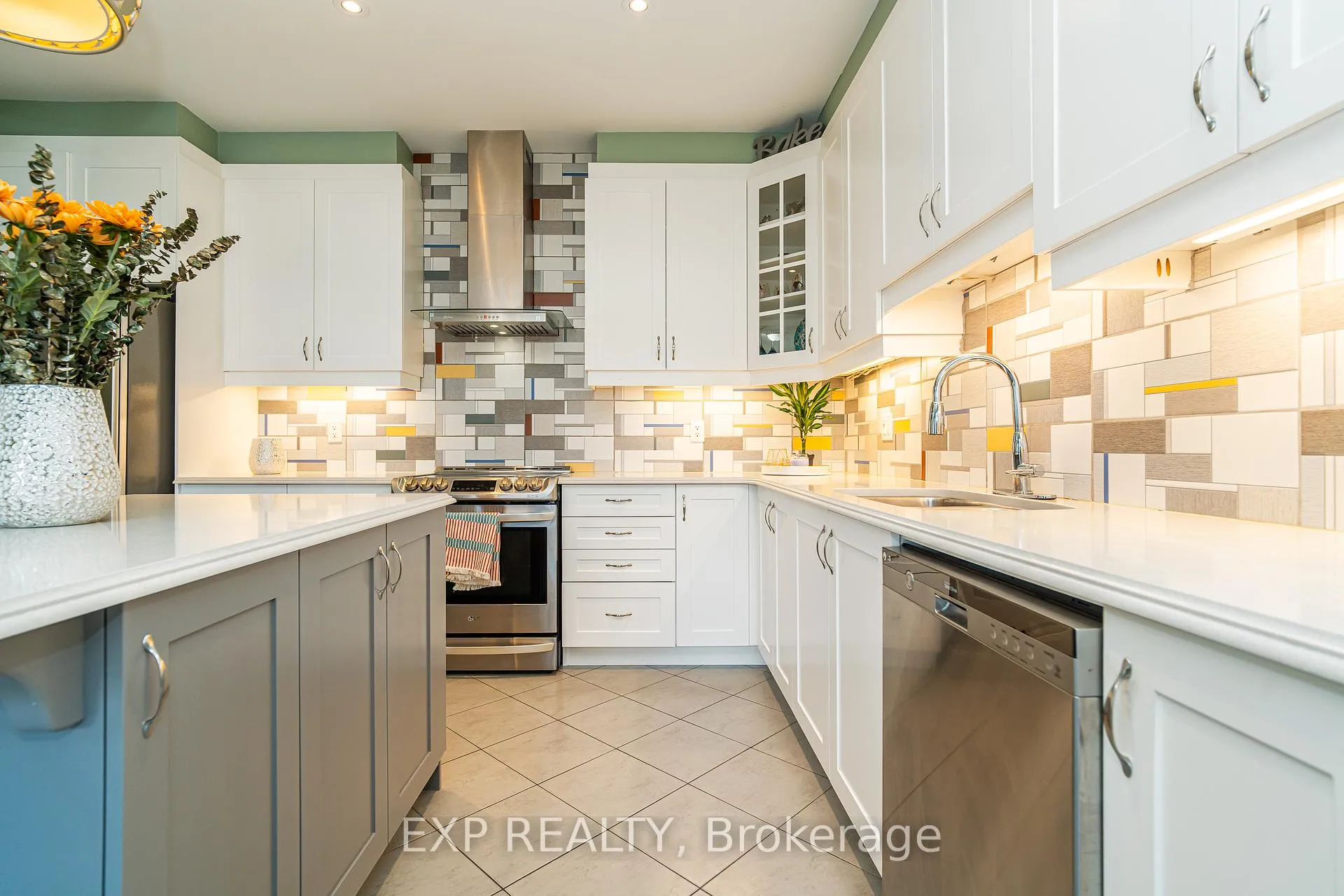 Photo 3 of 722 Devario Crescent, Ottawa, Barrhaven - Half Moon Bay — HOMEH