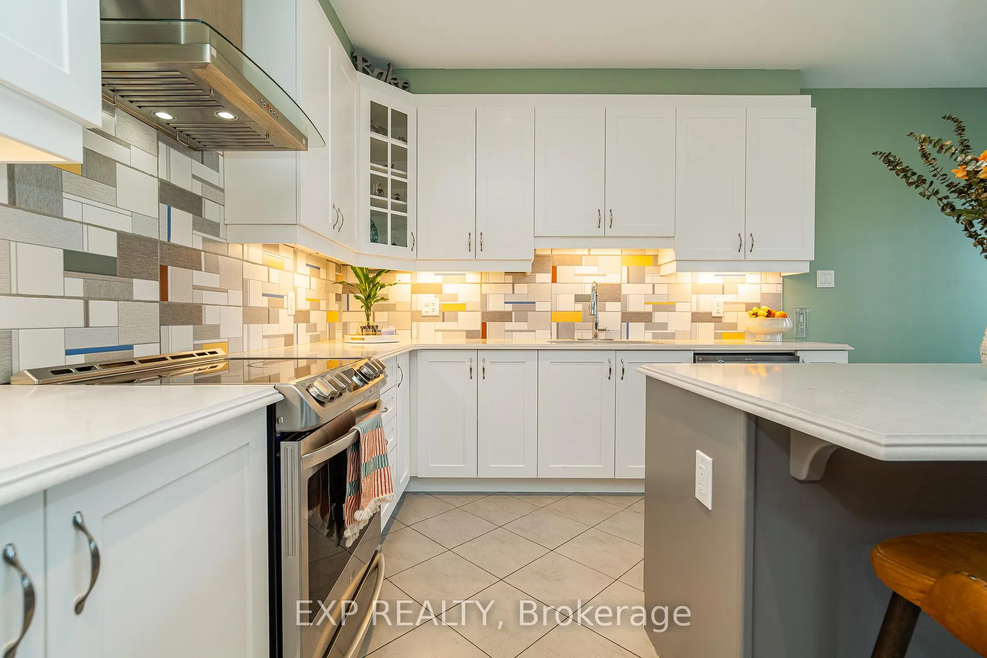 Photo 4 of 722 Devario Crescent, Ottawa, Barrhaven - Half Moon Bay — HOMEH