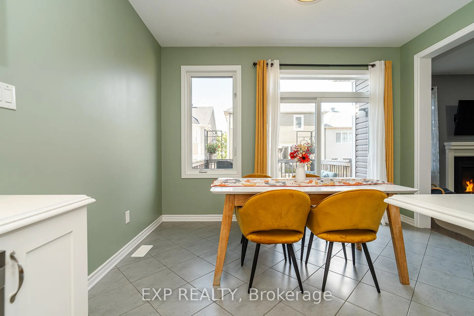 Photo 8 of 722 Devario Crescent, Ottawa, Barrhaven - Half Moon Bay — HOMEH
