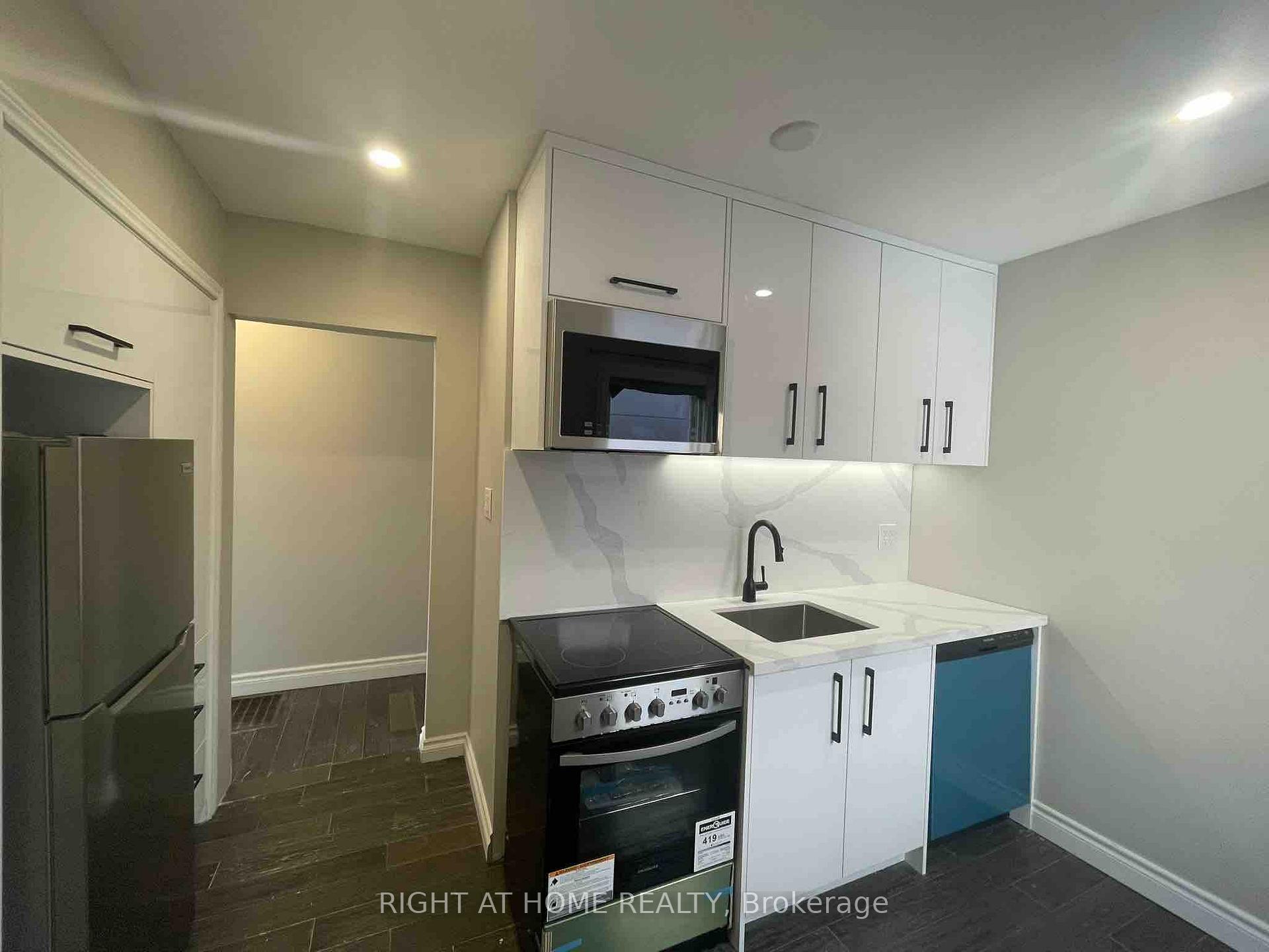 Front of Unit 101, 495 Salem Avenue N