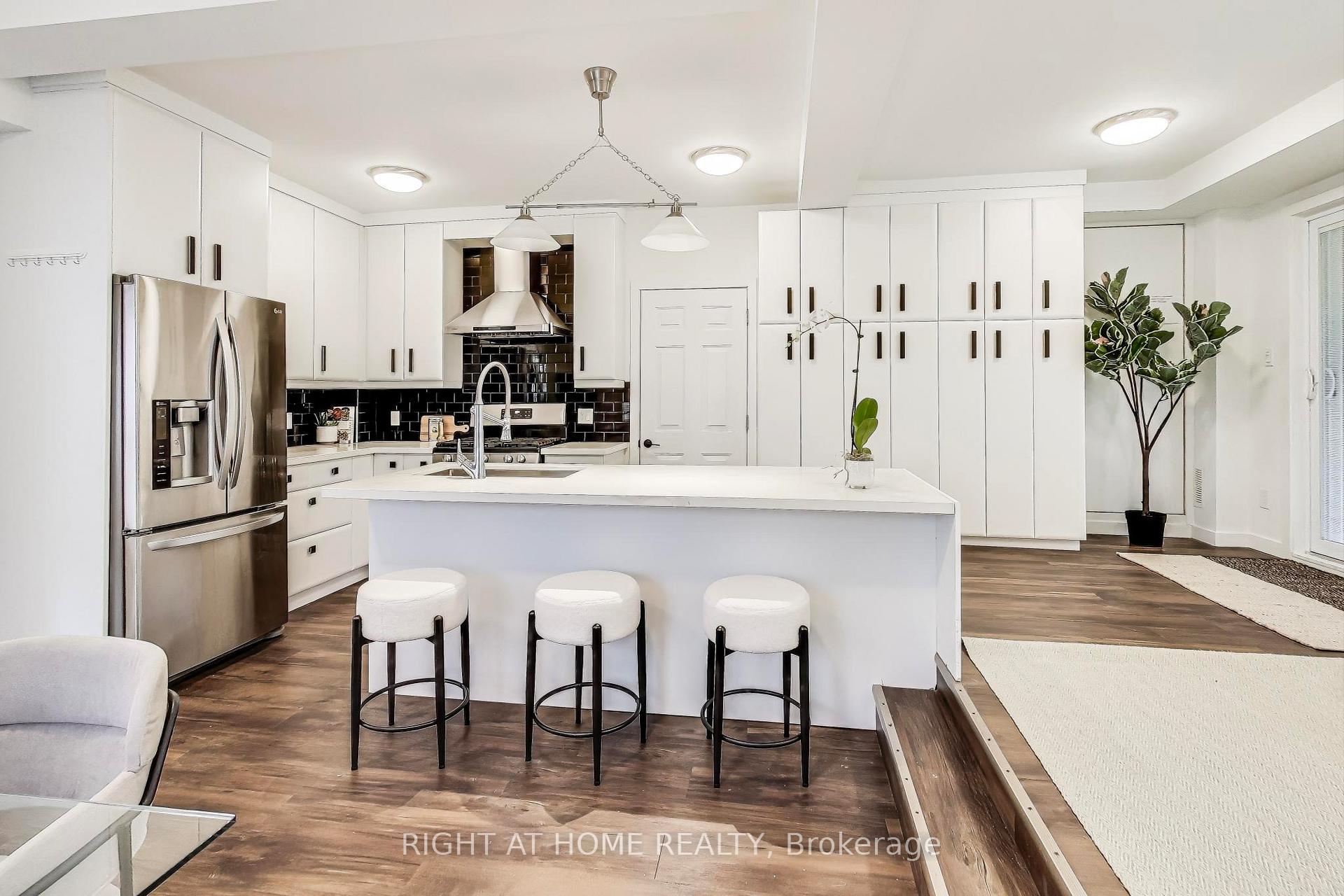 Photo 10 of 70 Laburnham Avenue, Etobicoke, Long Branch — HOMEH