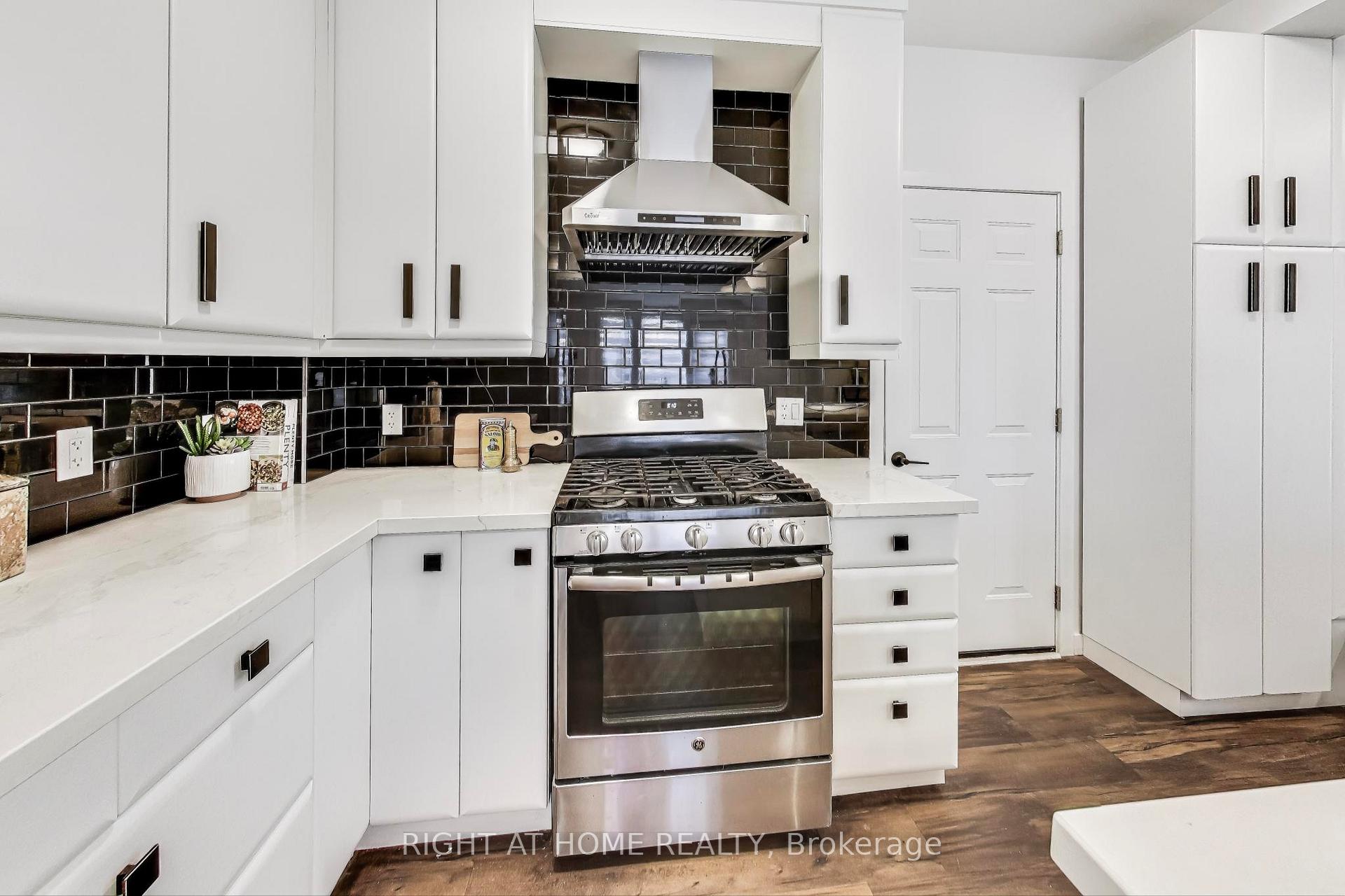 Photo 11 of 70 Laburnham Avenue, Etobicoke, Long Branch — HOMEH