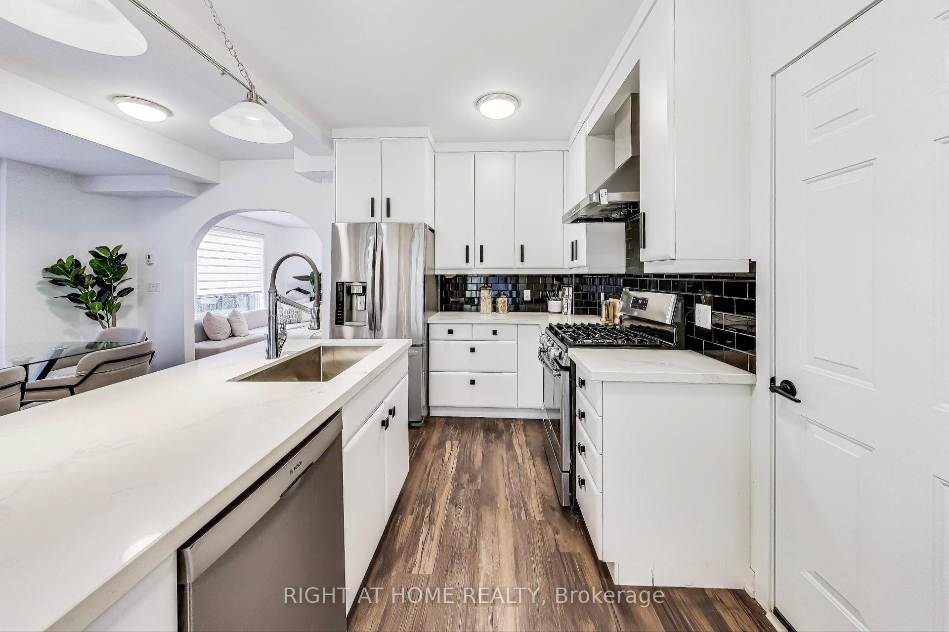 Photo 12 of 70 Laburnham Avenue, Etobicoke, Long Branch — HOMEH