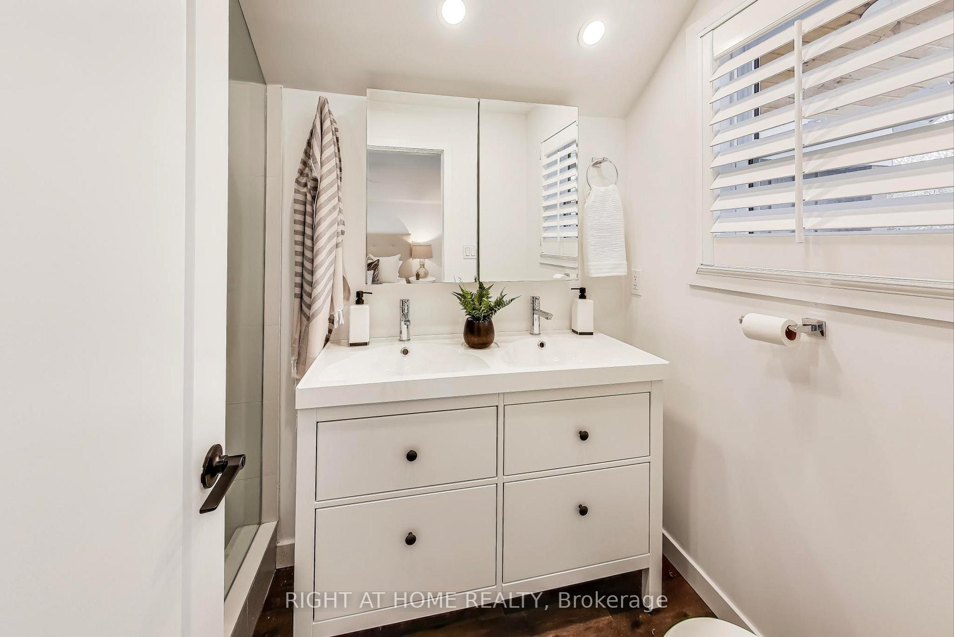 Photo 19 of 70 Laburnham Avenue, Etobicoke, Long Branch — HOMEH