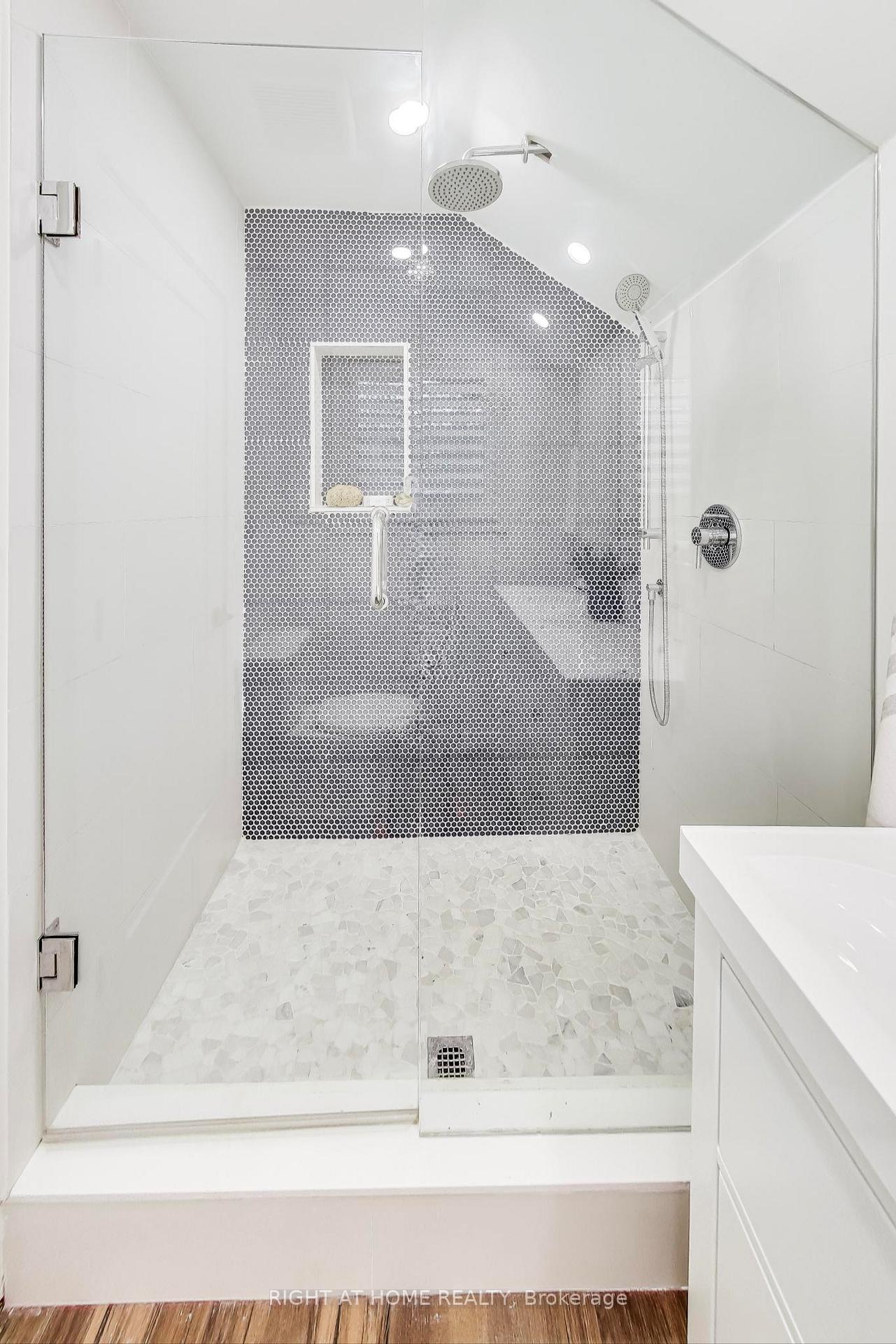 Photo 20 of 70 Laburnham Avenue, Etobicoke, Long Branch — HOMEH