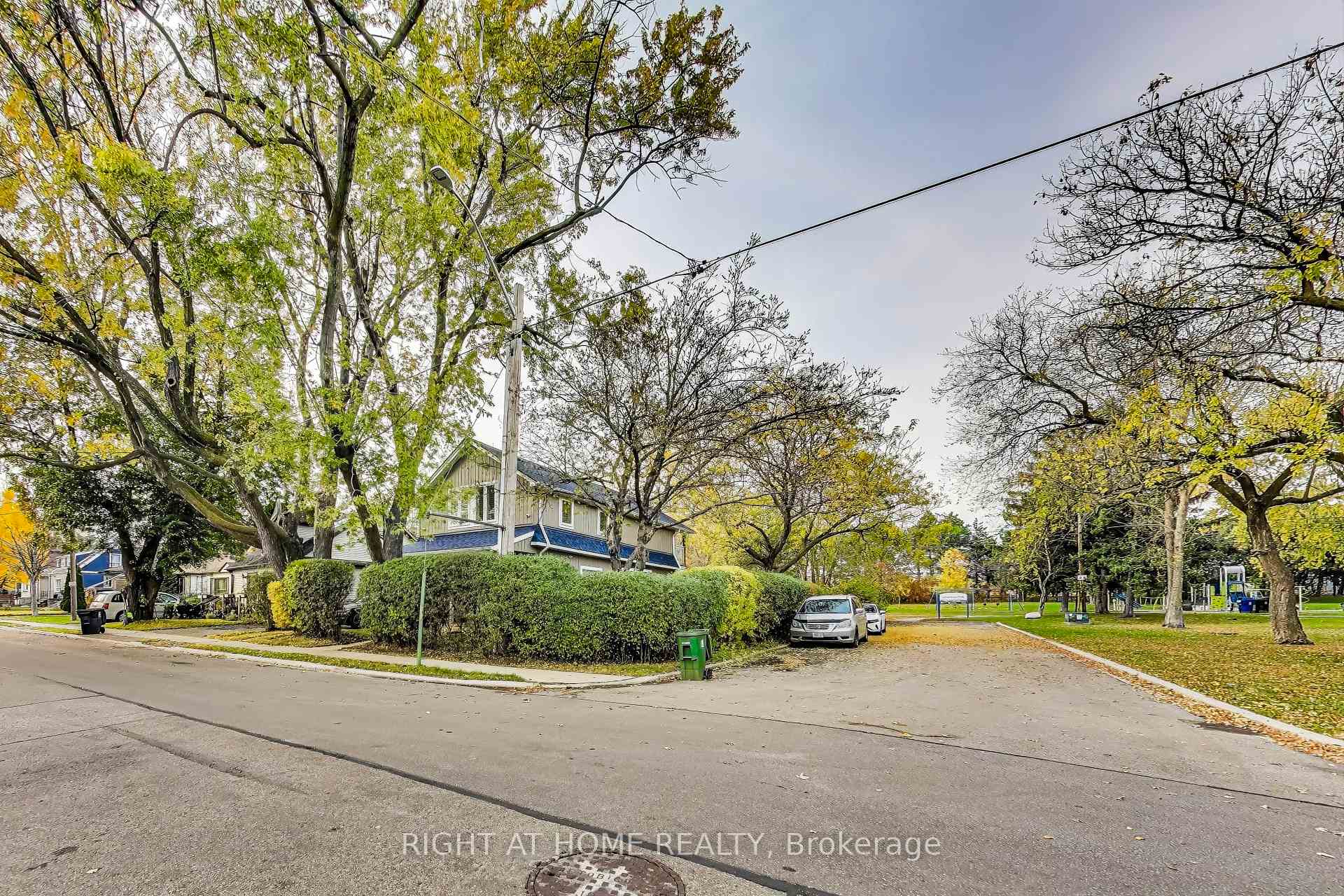 Photo 34 of 70 Laburnham Avenue, Etobicoke, Long Branch — HOMEH