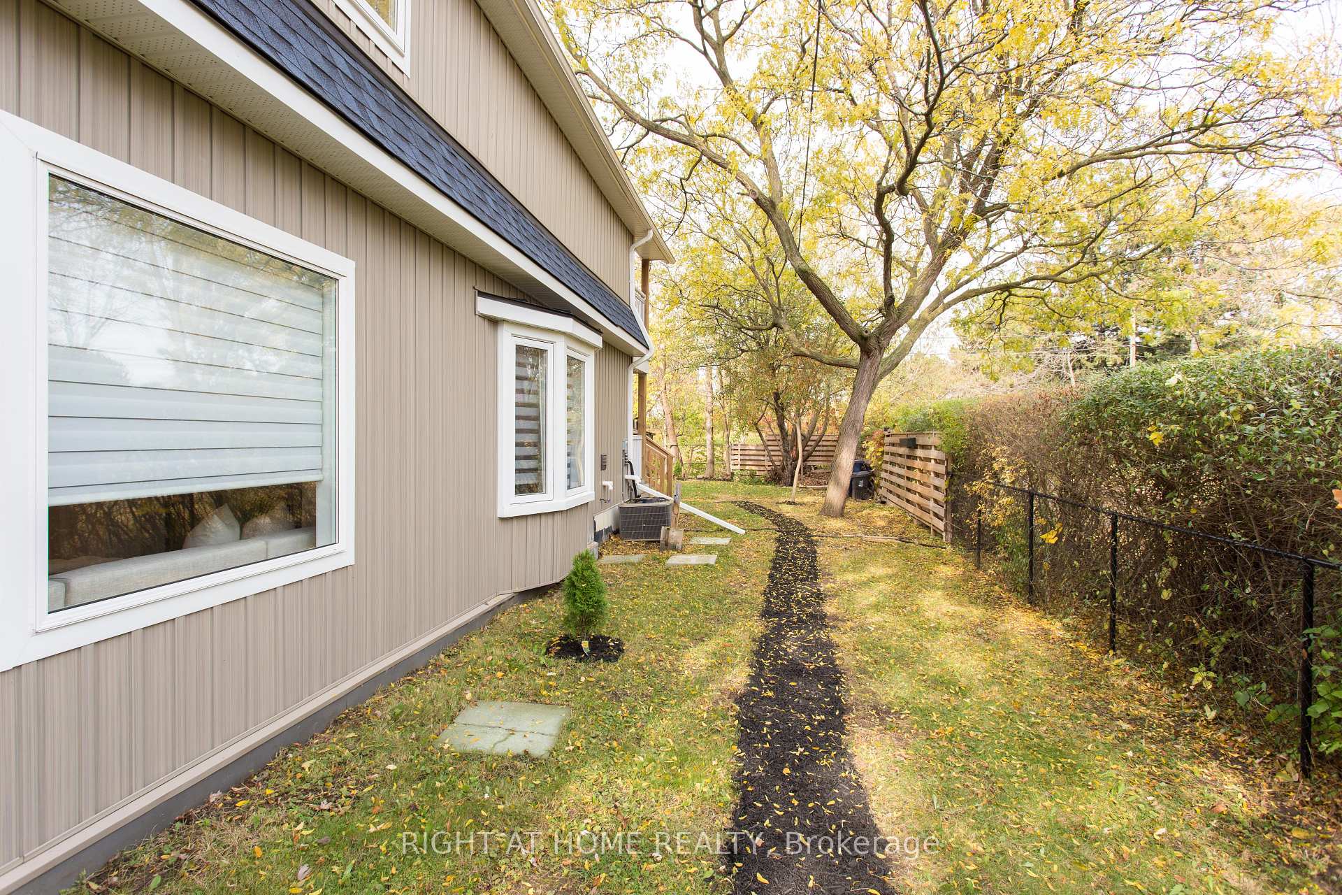 Photo 35 of 70 Laburnham Avenue, Etobicoke, Long Branch — HOMEH