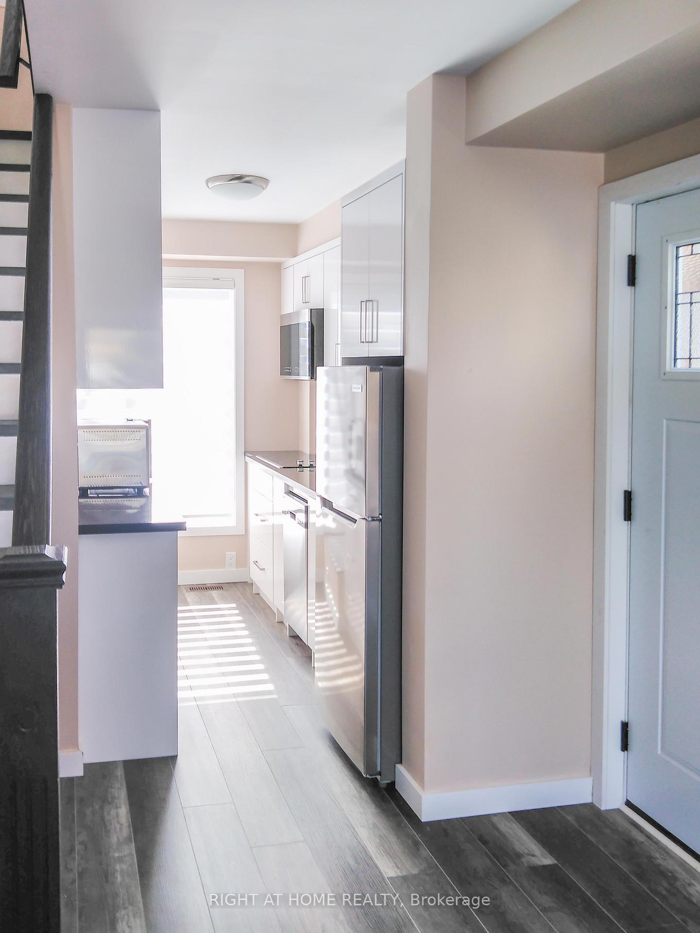 Photo 37 of 70 Laburnham Avenue, Etobicoke, Long Branch — HOMEH