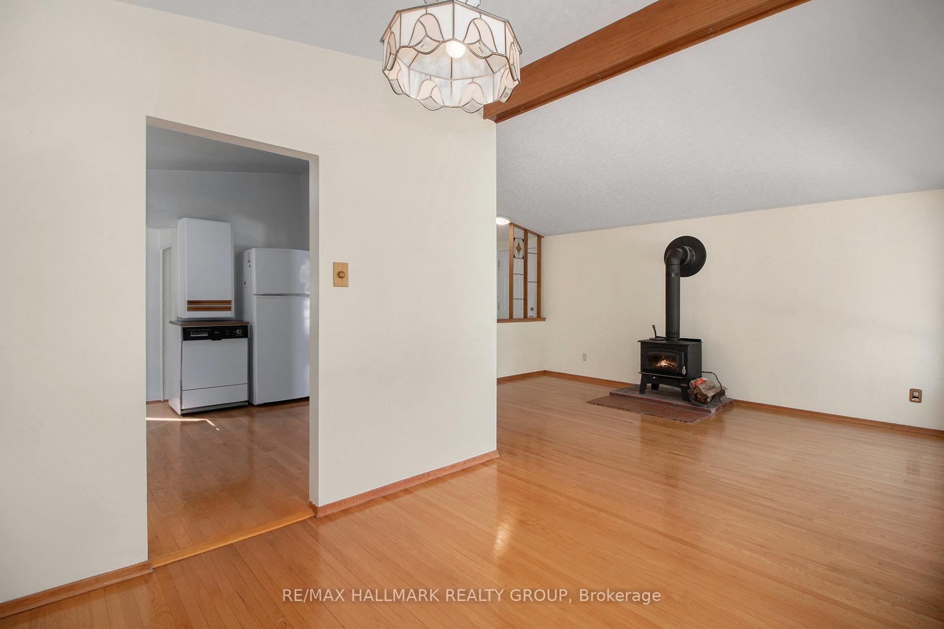 Photo 6 of 1938 Featherston Drive, Ottawa, Guildwood Estates - Urbandale Acres — HOMEH