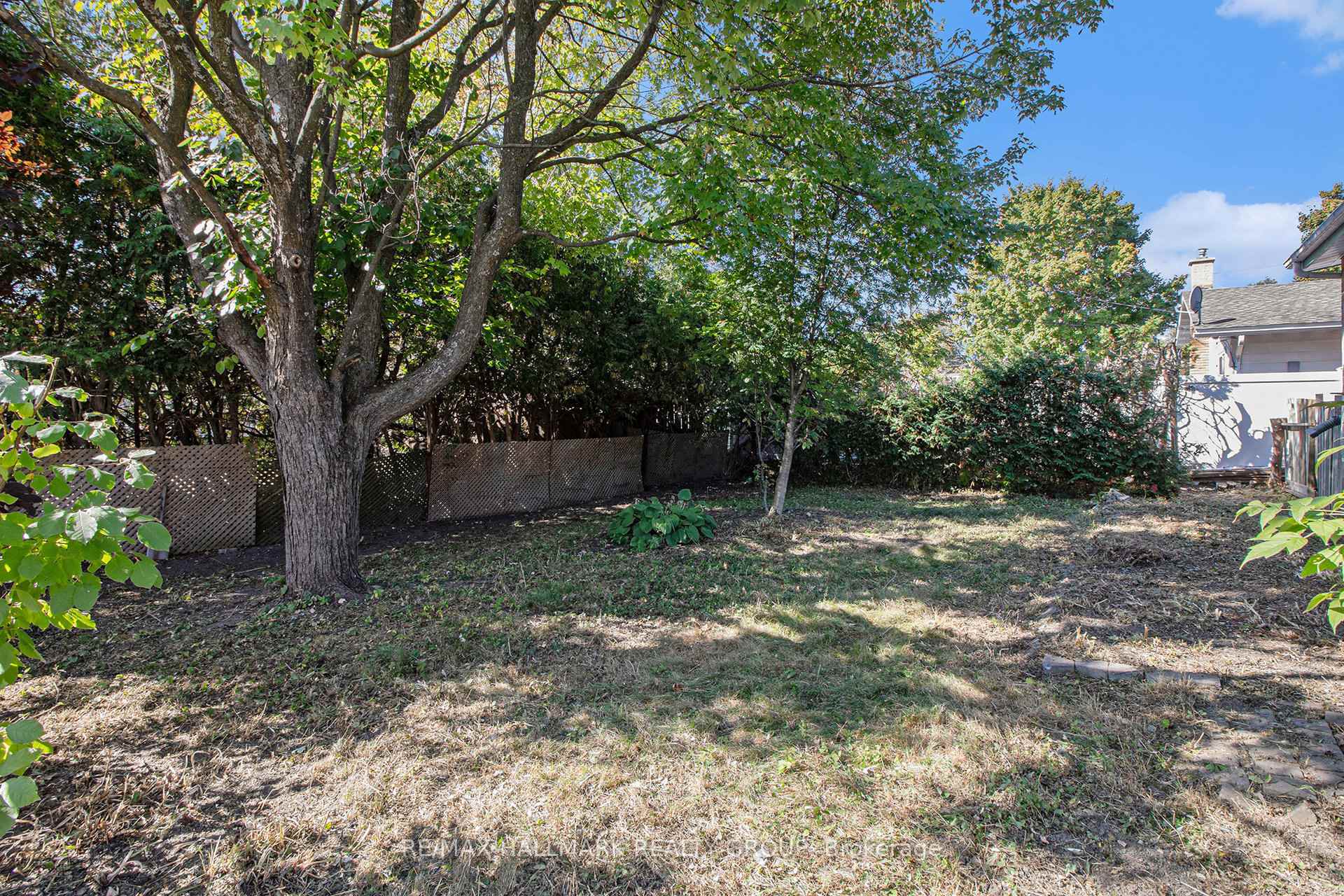Photo 12 of 1938 Featherston Drive, Ottawa, Guildwood Estates - Urbandale Acres — HOMEH