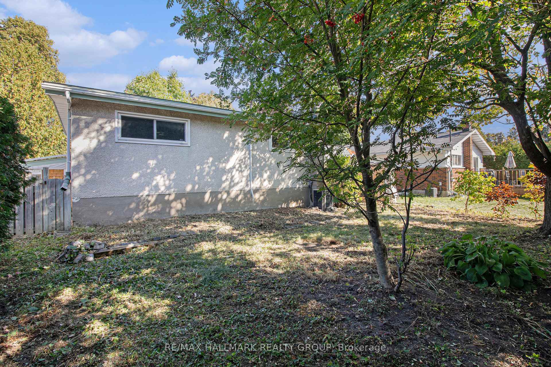 Photo 21 of 1938 Featherston Drive, Ottawa, Guildwood Estates - Urbandale Acres — HOMEH