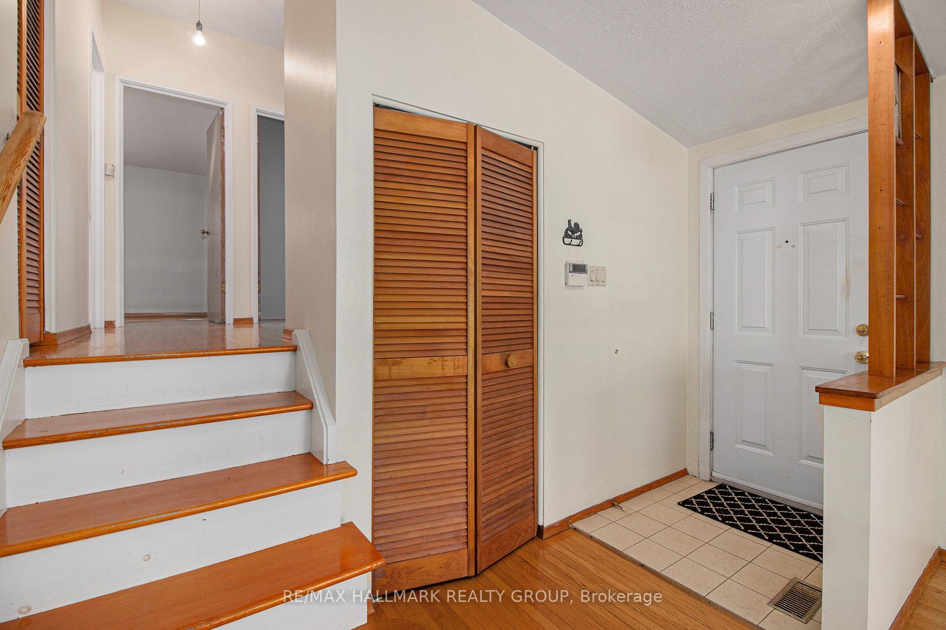 Photo 17 of 1938 Featherston Drive, Ottawa, Guildwood Estates - Urbandale Acres — HOMEH