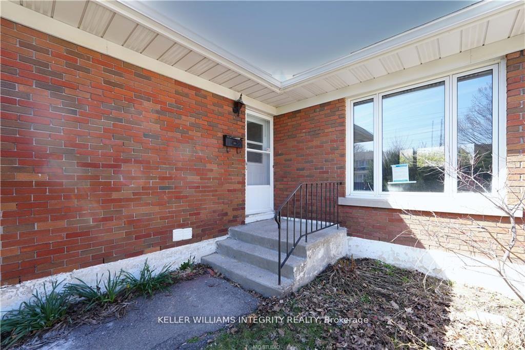 Photo 2 of Unit A, 525 Browning Avenue, Ottawa, Riverview Park — HOMEH