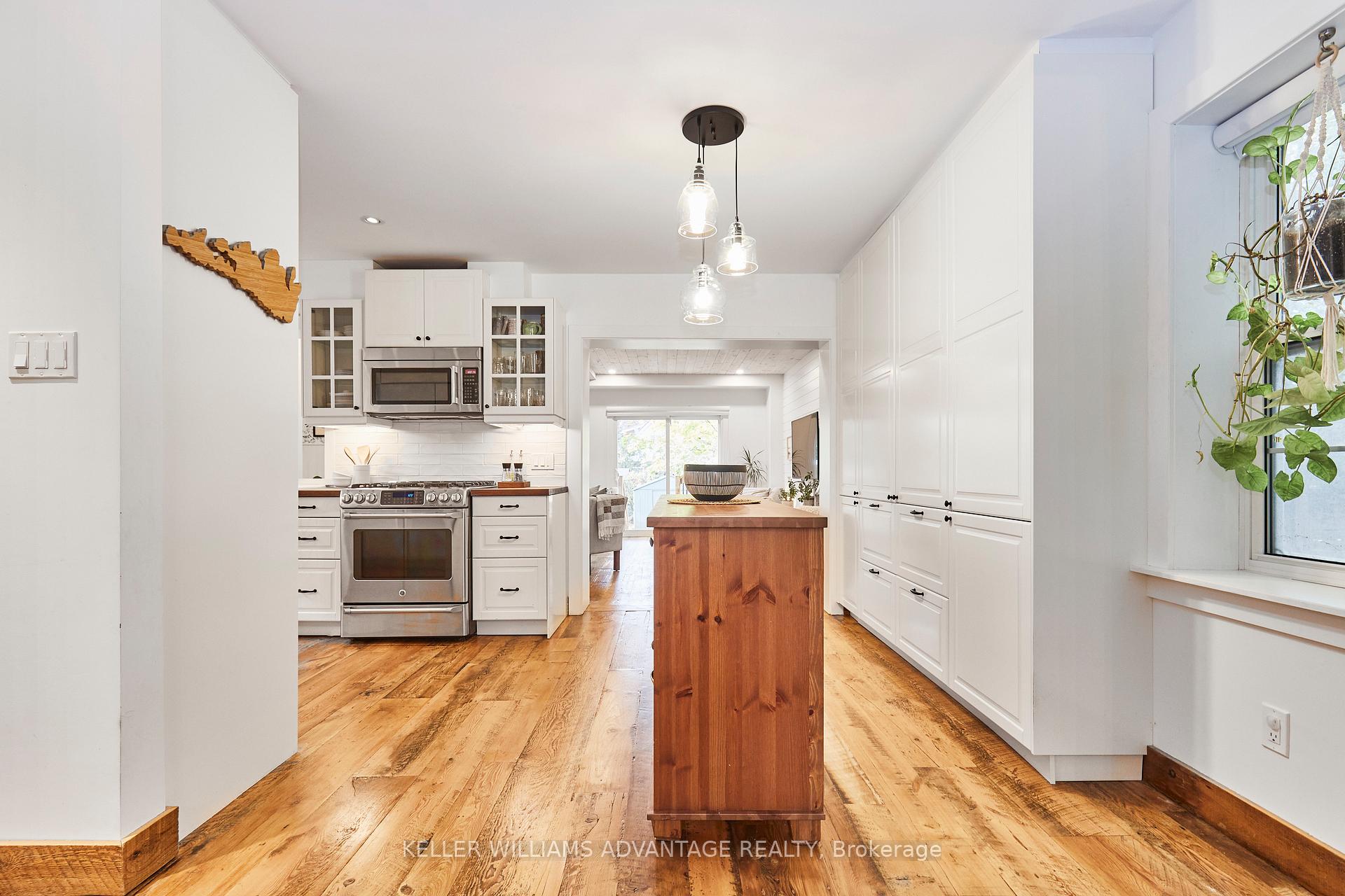 Photo 12 of 46 Thirty-Sixth Street, Etobicoke, Long Branch — HOMEH
