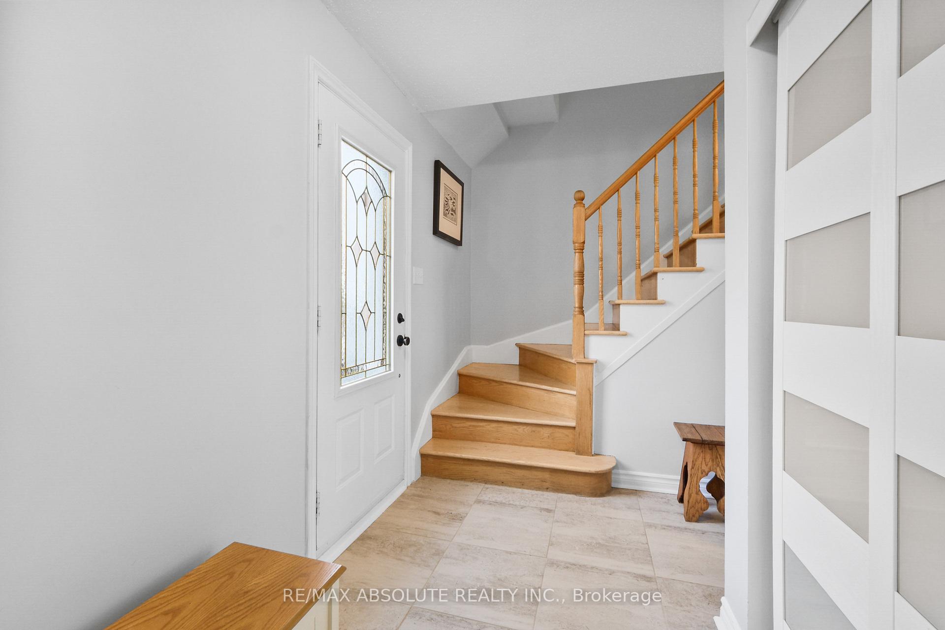 Photo 3 of 2342 Ogilvie Road, Ottawa, Beacon Hill North — HOMEH