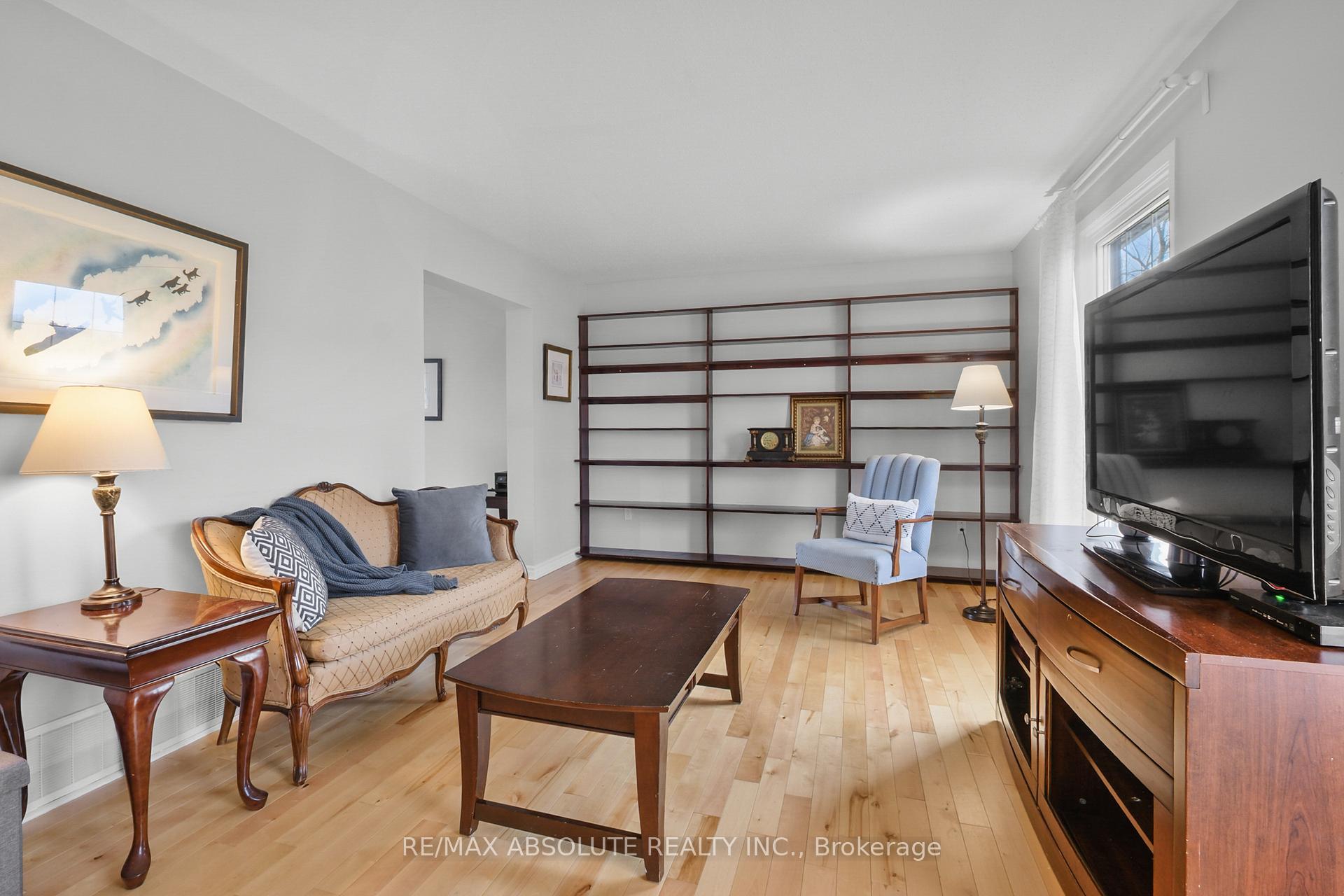 Photo 4 of 2342 Ogilvie Road, Ottawa, Beacon Hill North — HOMEH