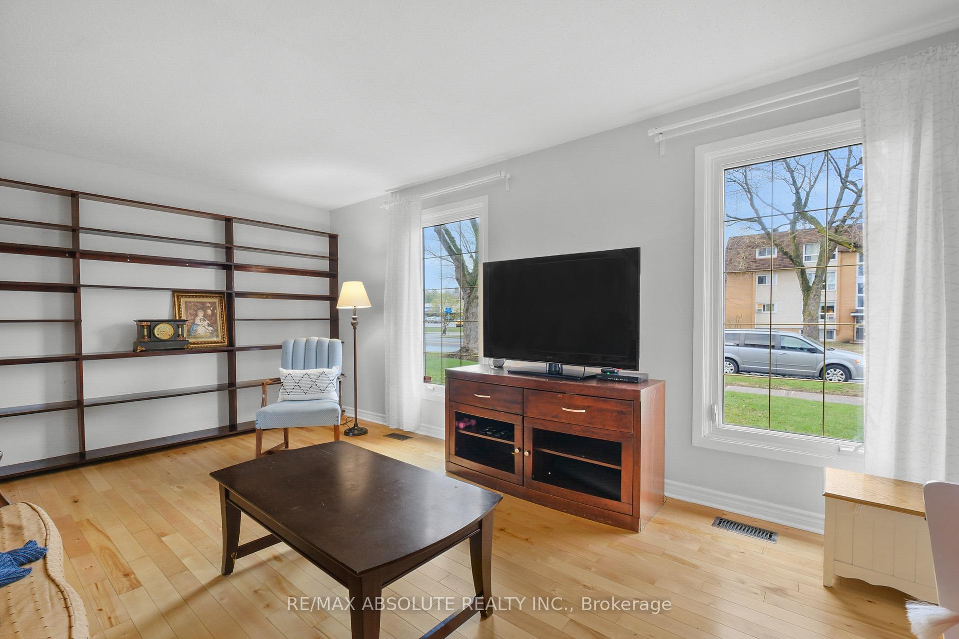 Photo 7 of 2342 Ogilvie Road, Ottawa, Beacon Hill North — HOMEH