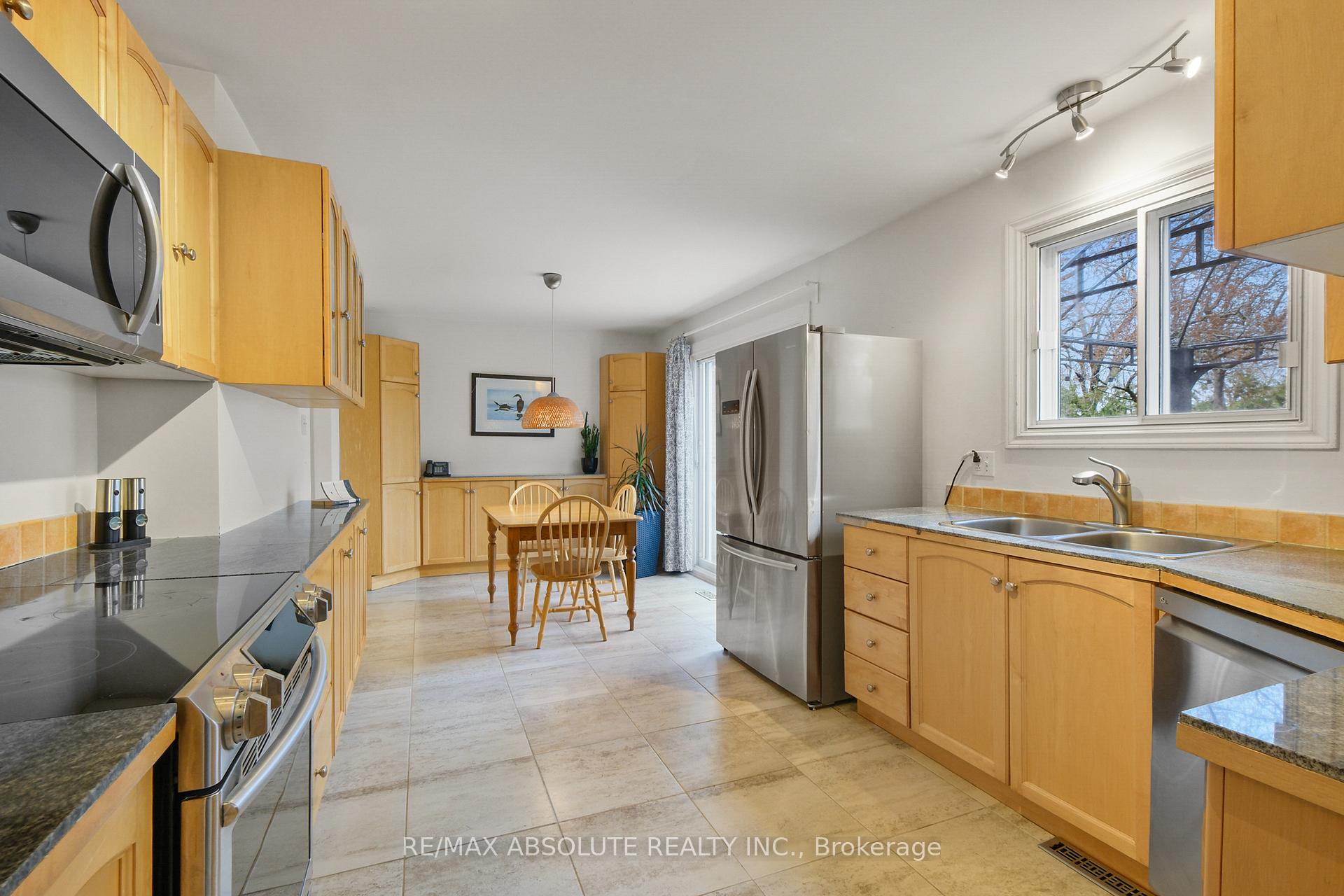 Photo 6 of 2342 Ogilvie Road, Ottawa, Beacon Hill North — HOMEH