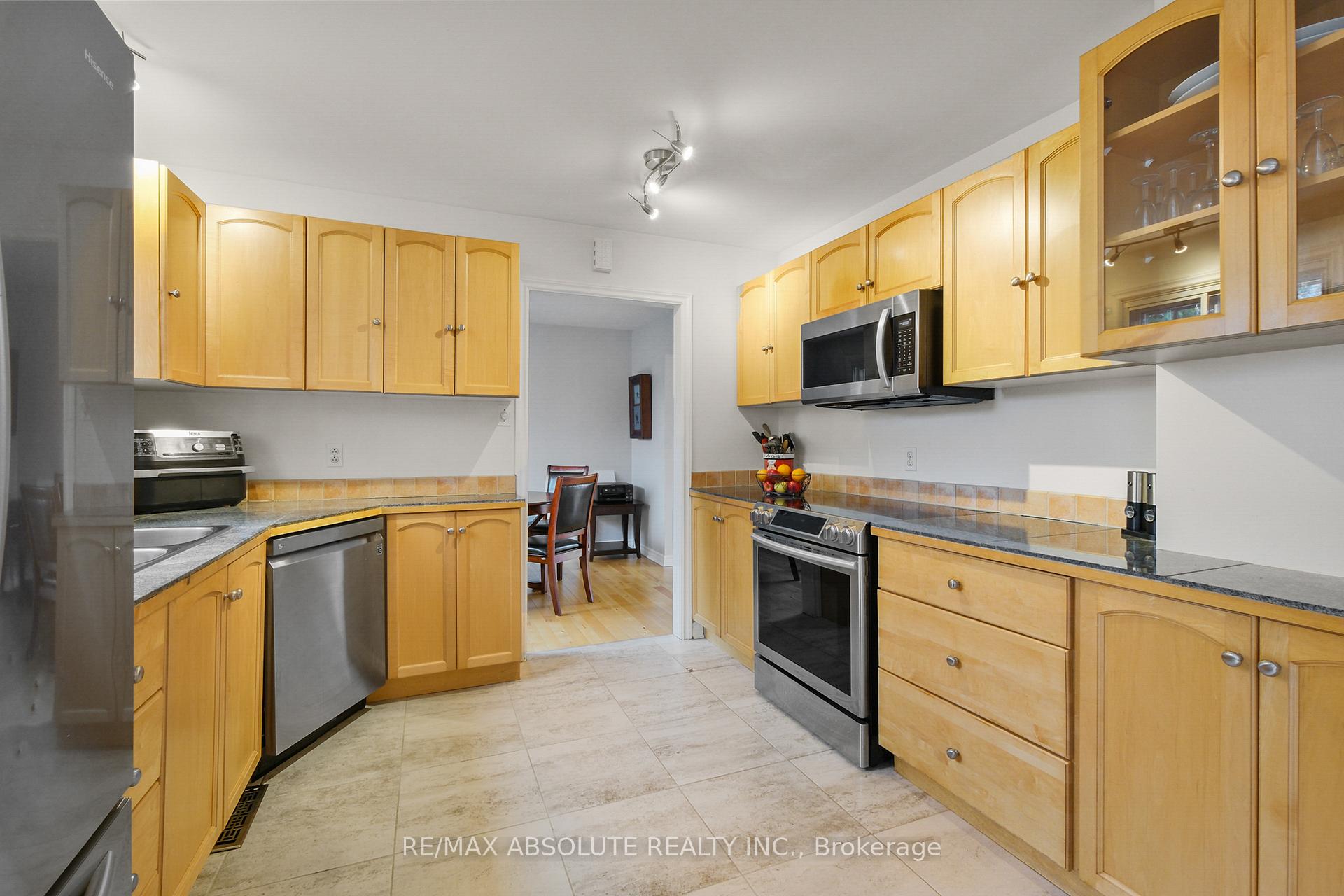 Photo 8 of 2342 Ogilvie Road, Ottawa, Beacon Hill North — HOMEH