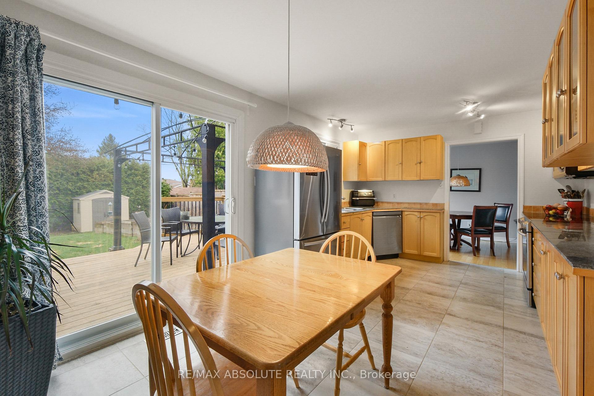 Photo 11 of 2342 Ogilvie Road, Ottawa, Beacon Hill North — HOMEH