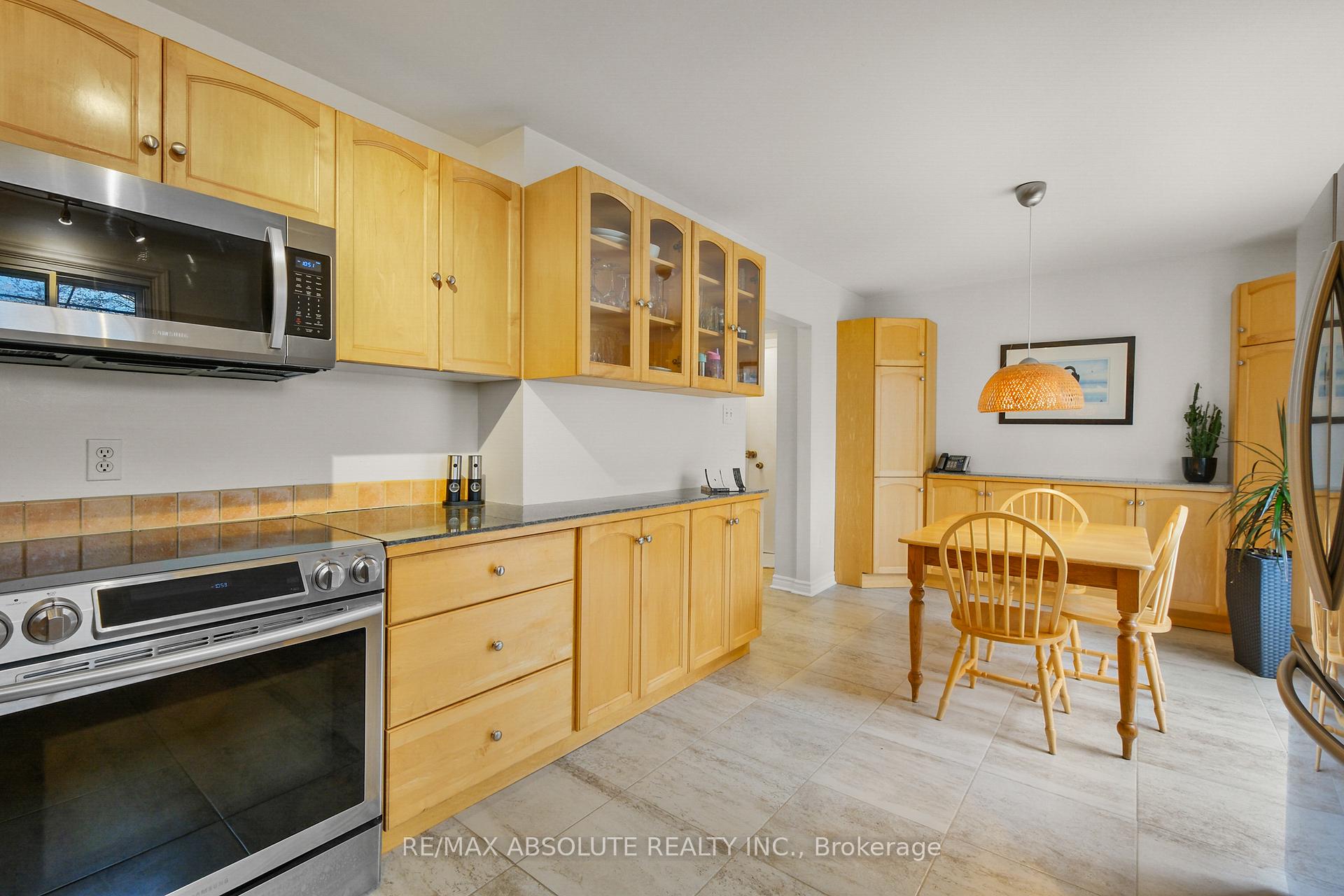 Photo 12 of 2342 Ogilvie Road, Ottawa, Beacon Hill North — HOMEH