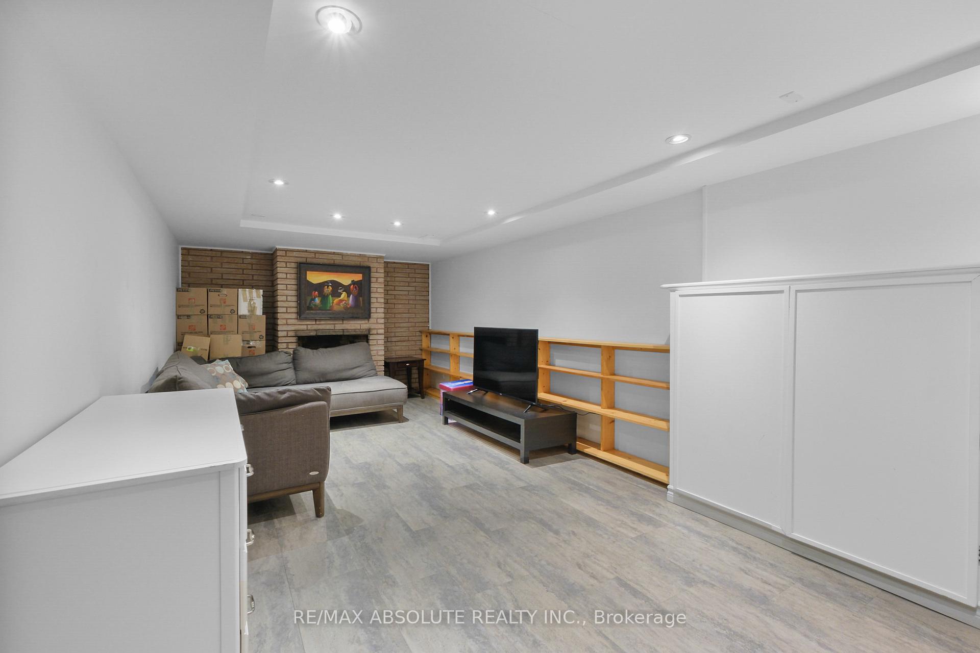 Photo 21 of 2342 Ogilvie Road, Ottawa, Beacon Hill North — HOMEH