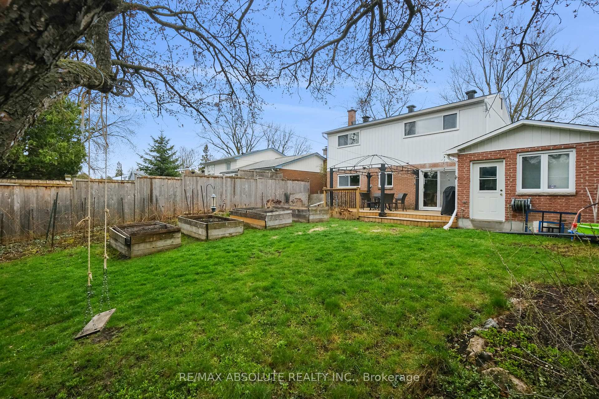 Photo 26 of 2342 Ogilvie Road, Ottawa, Beacon Hill North — HOMEH