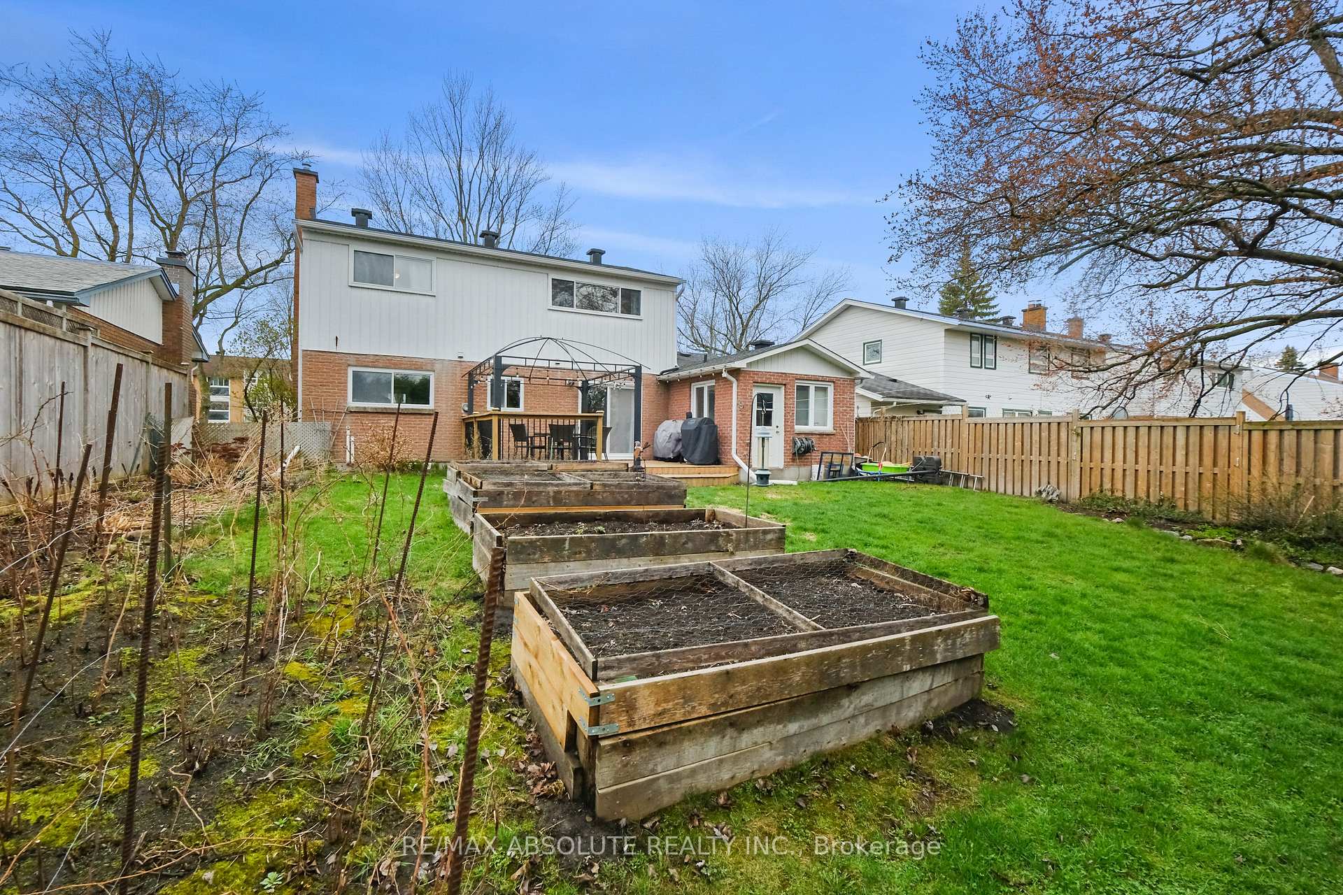 Photo 24 of 2342 Ogilvie Road, Ottawa, Beacon Hill North — HOMEH