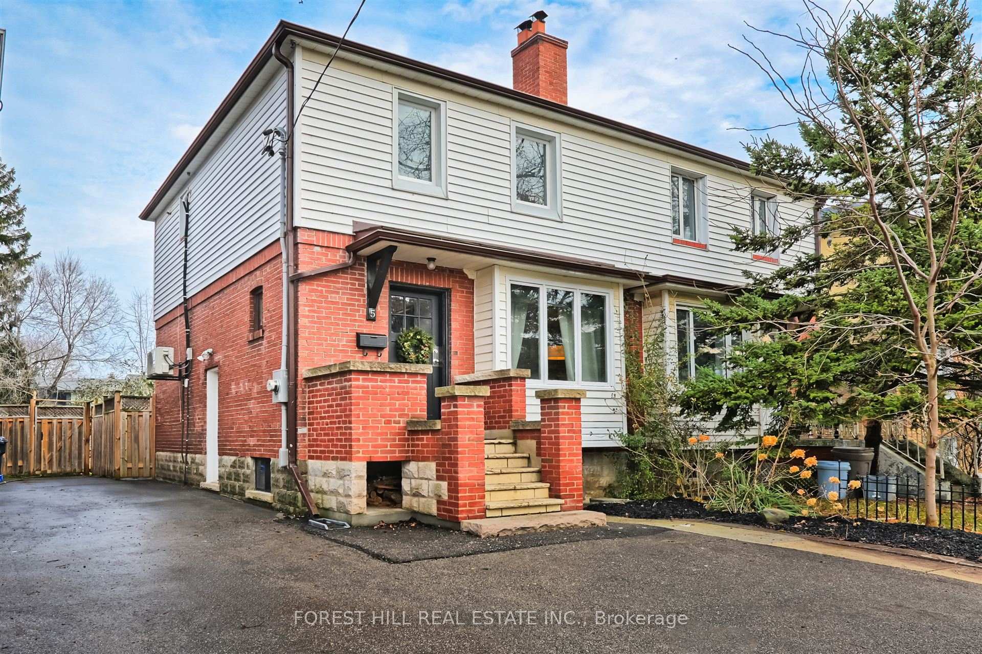 Photo 2 of 5 Sixth Street, Etobicoke, New Toronto — HOMEH