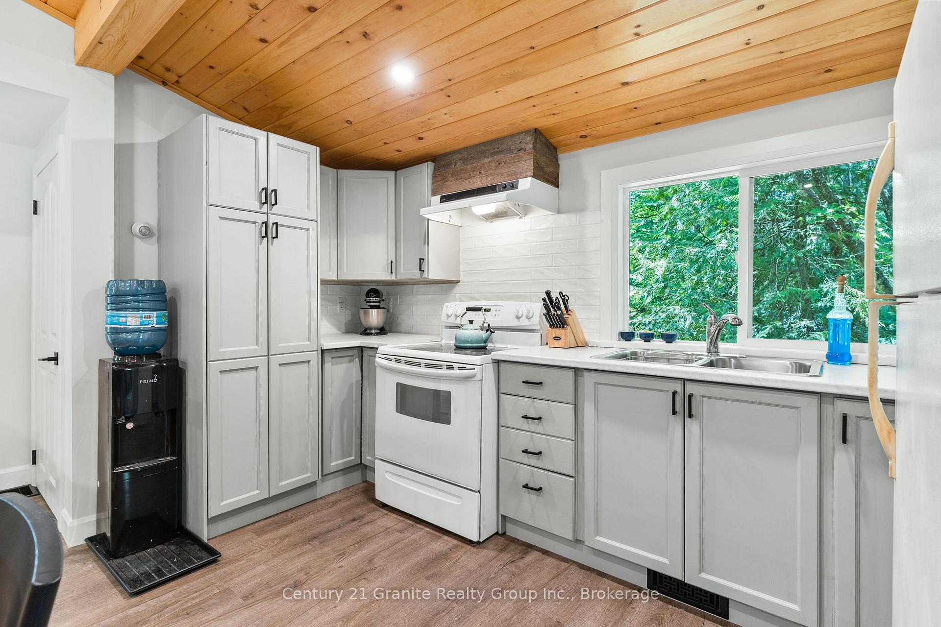 Photo 8 of 10979 Highway 118, Algonquin Highlands, Stanhope — HOMEH
