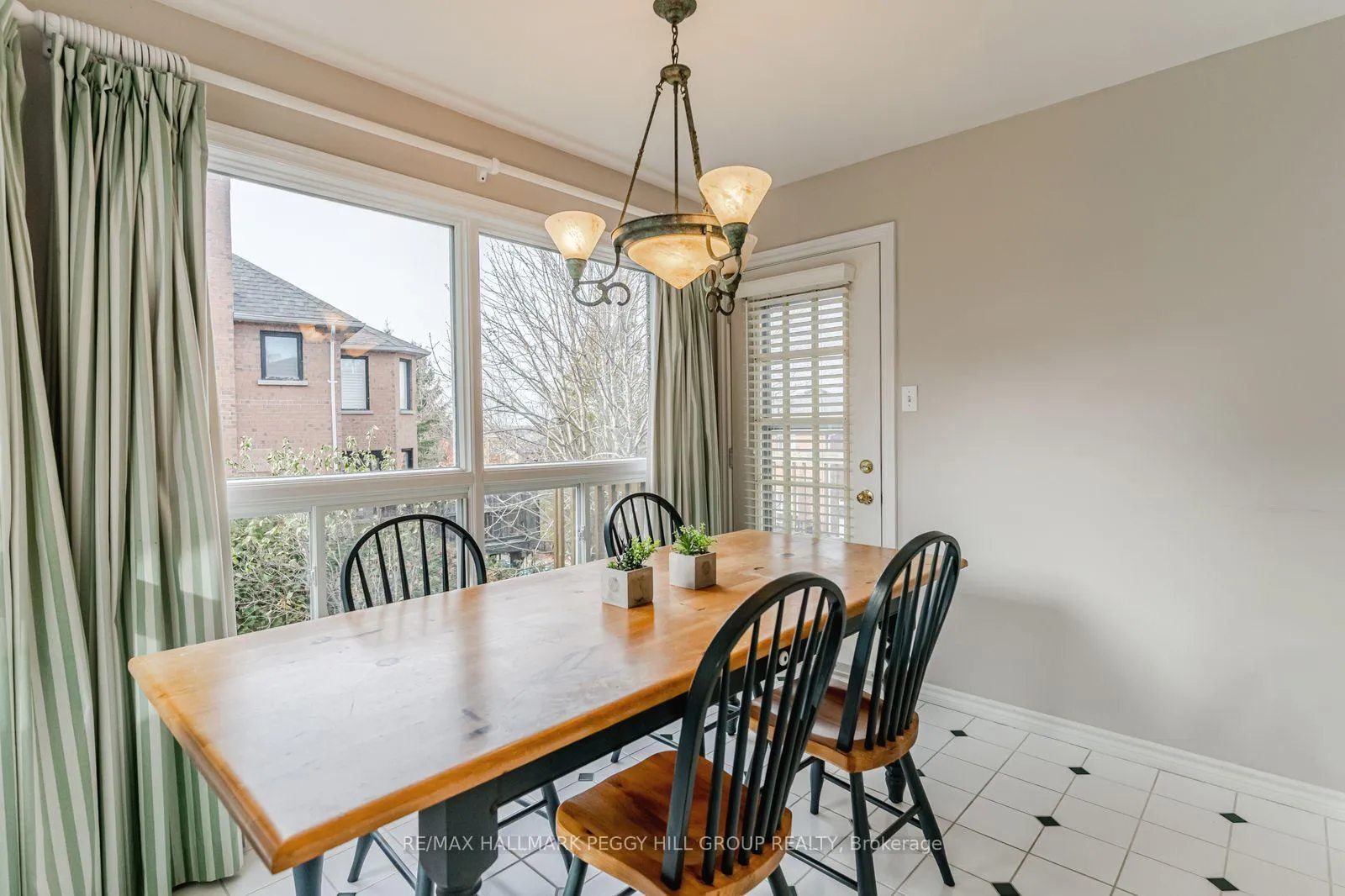 Photo 4 of 63 River Ridge Road, Barrie, Bayshore — HOMEH