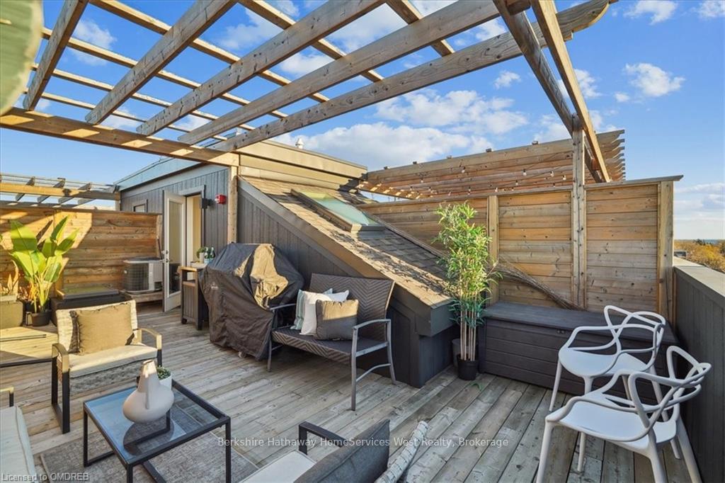 Photo 32 of 79 Elder Avenue, Etobicoke, Long Branch — HOMEH