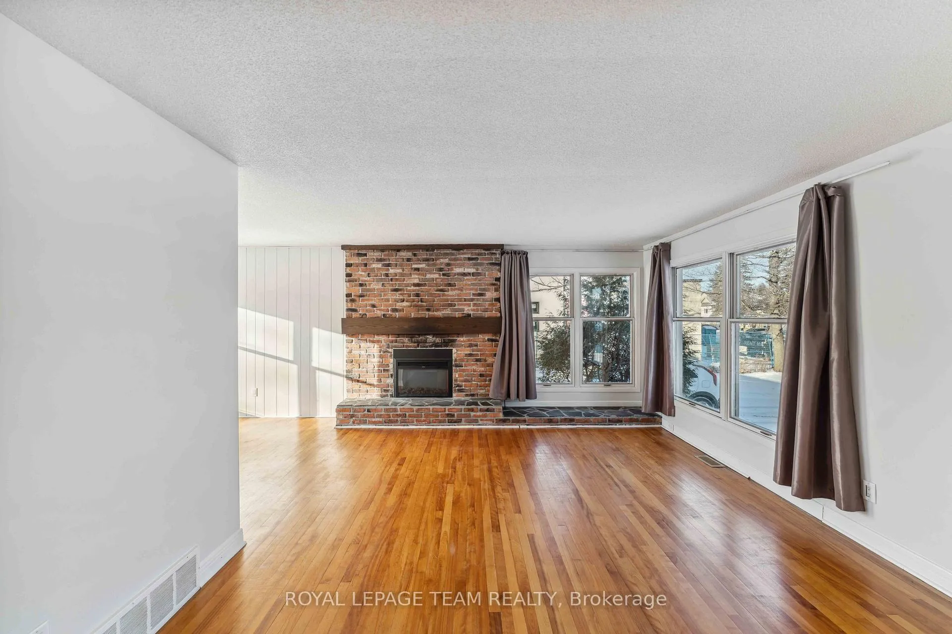 Photo 11 of 420 Billings Avenue, Ottawa, Alta Vista/Faircrest Heights — HOMEH