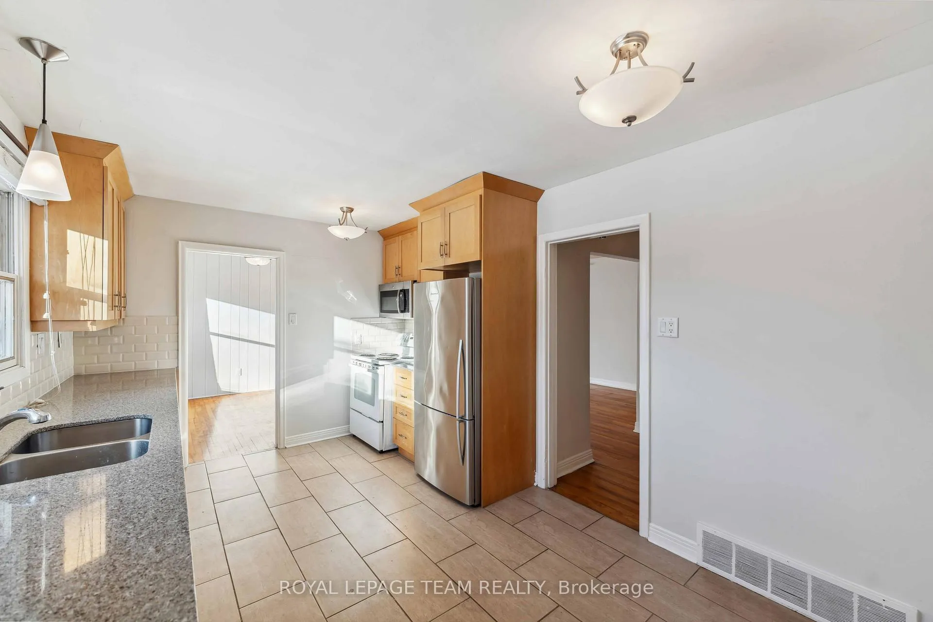 Photo 26 of 420 Billings Avenue, Ottawa, Alta Vista/Faircrest Heights — HOMEH